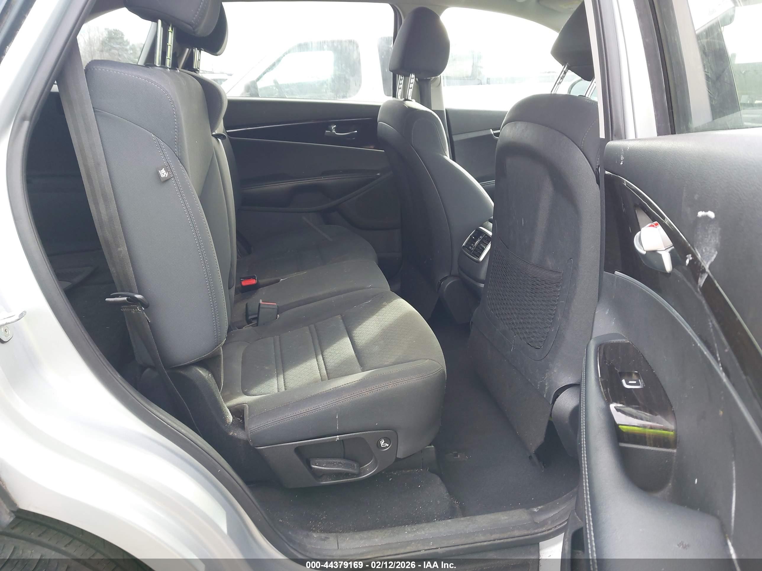 KIA SORENTO image 8