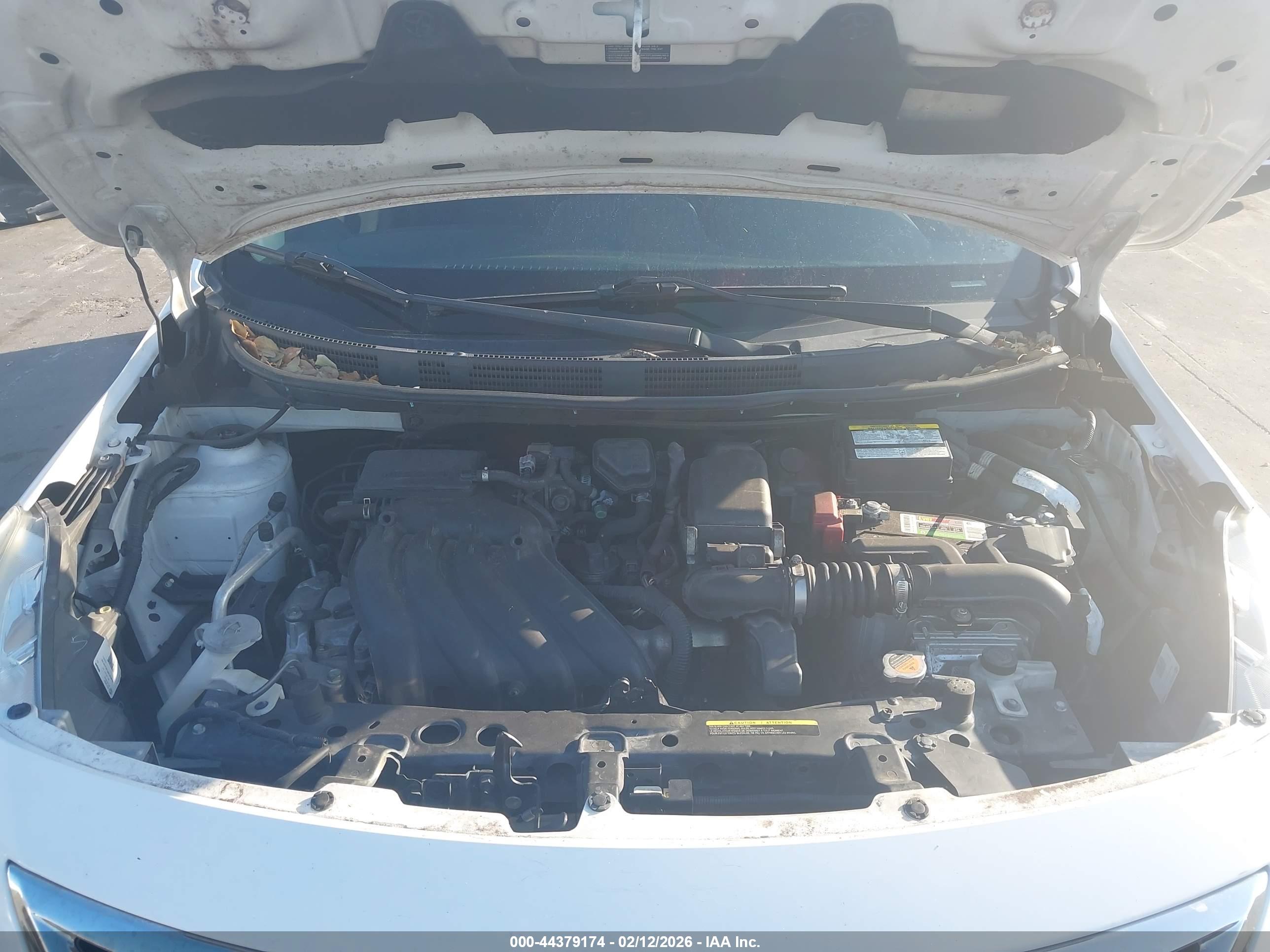 NISSAN VERSA image 10