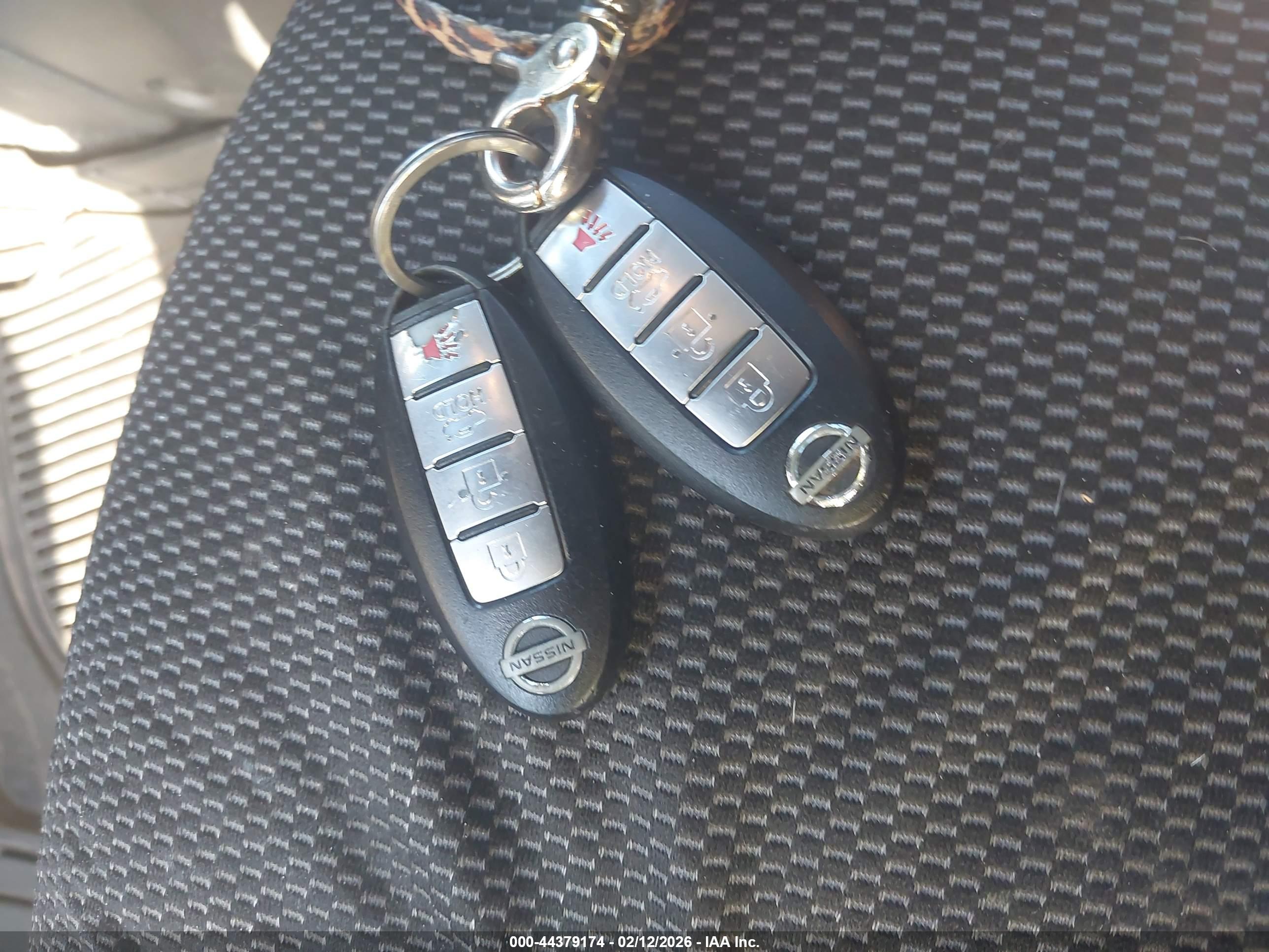 NISSAN VERSA image 11