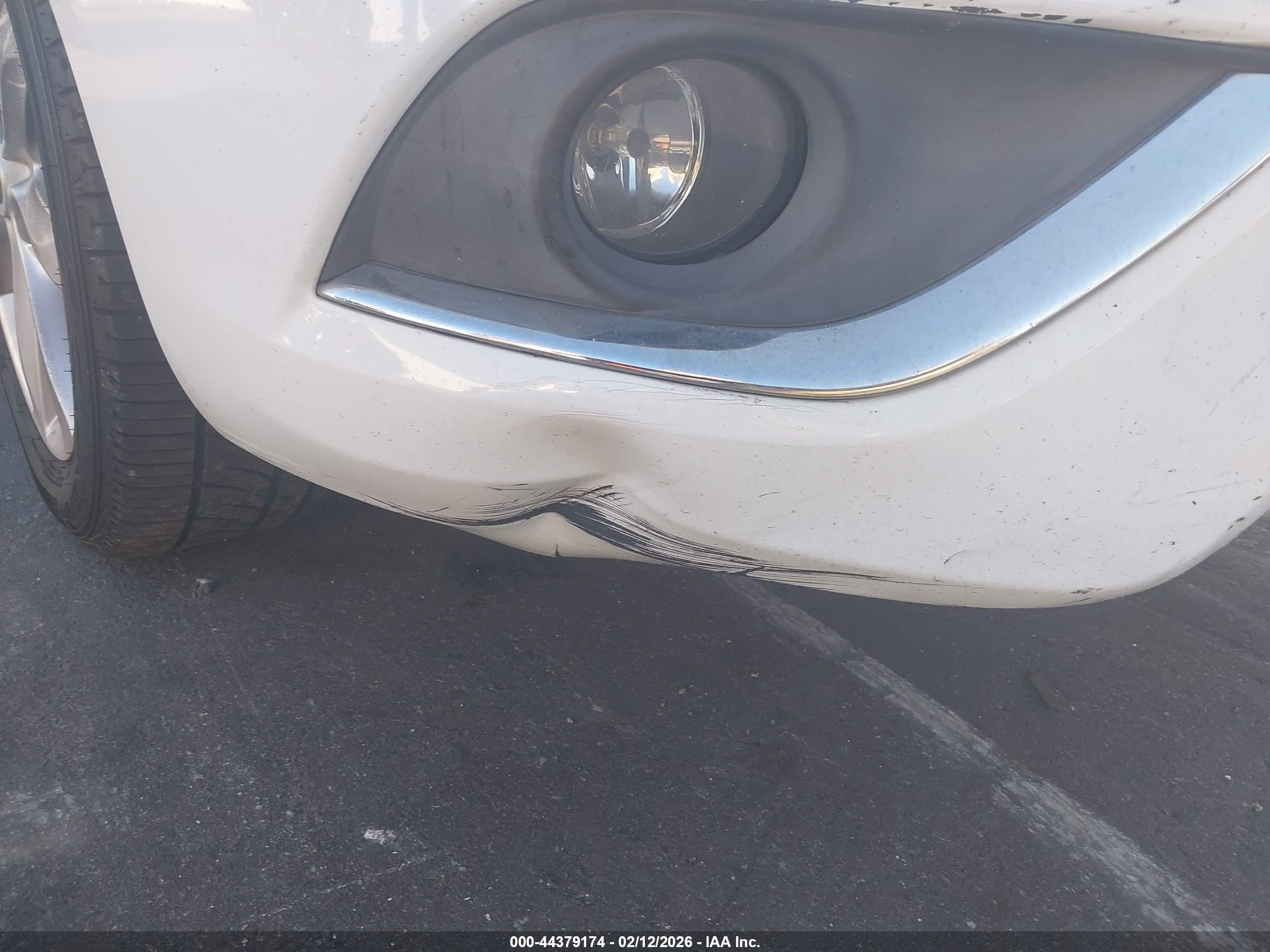 NISSAN VERSA image 6