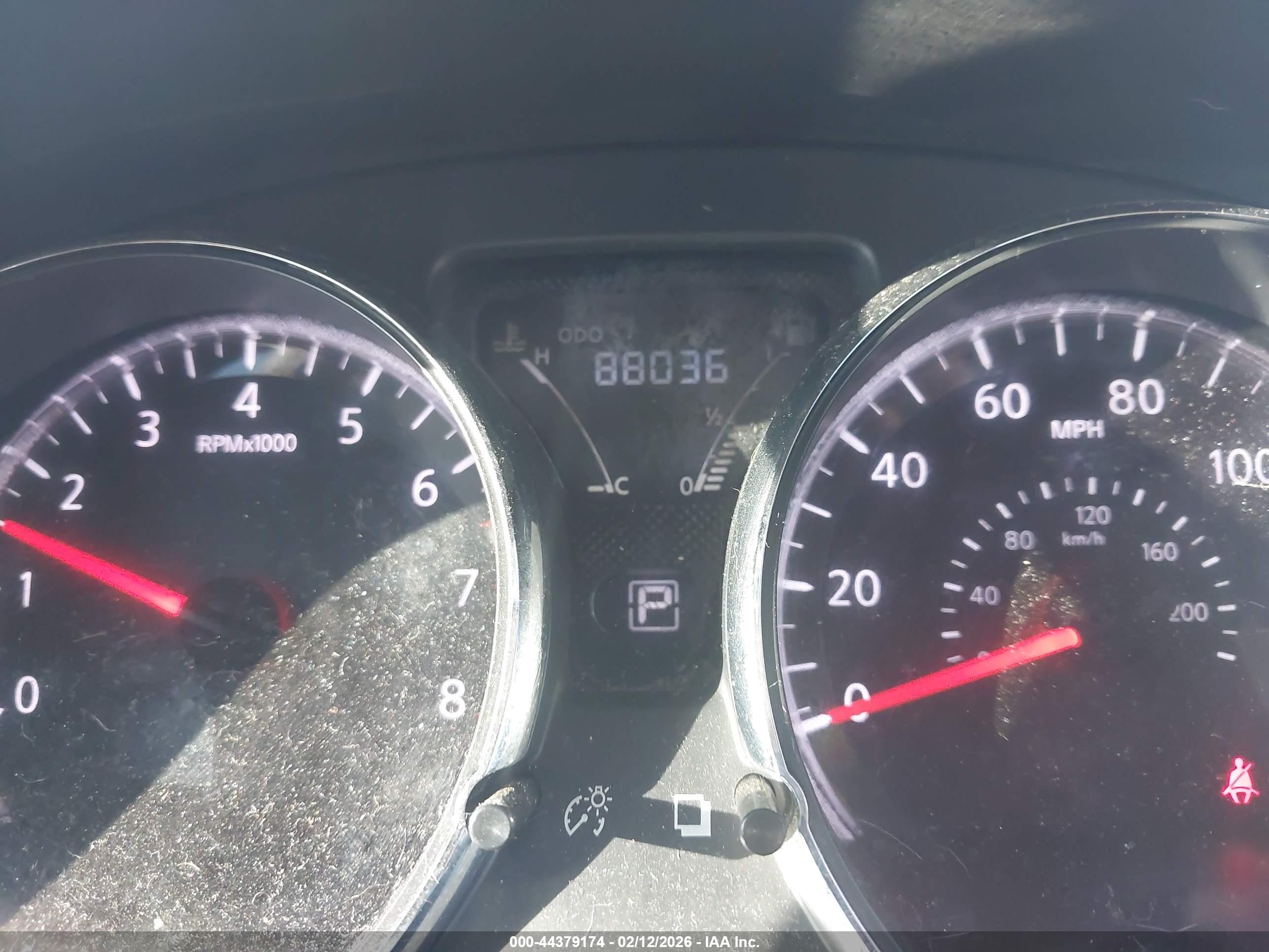 NISSAN VERSA image 7