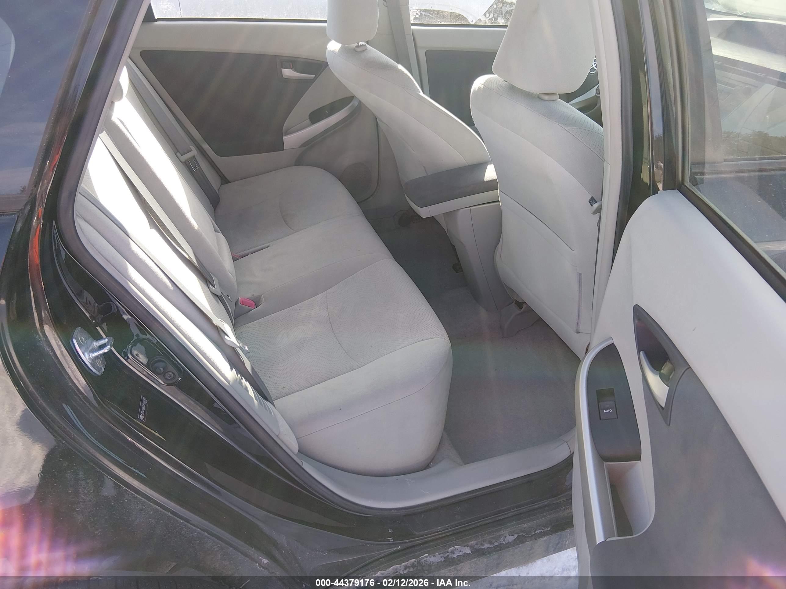TOYOTA PRIUS image 8