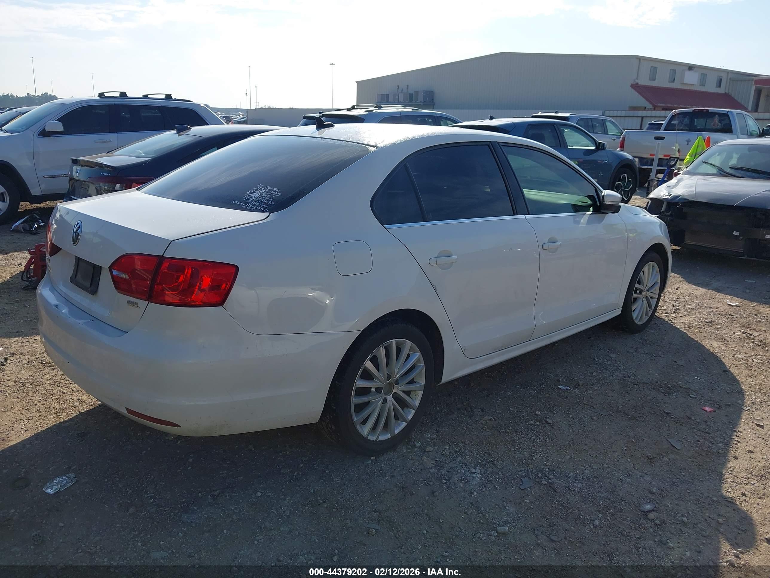 VOLKSWAGEN JETTA image 4