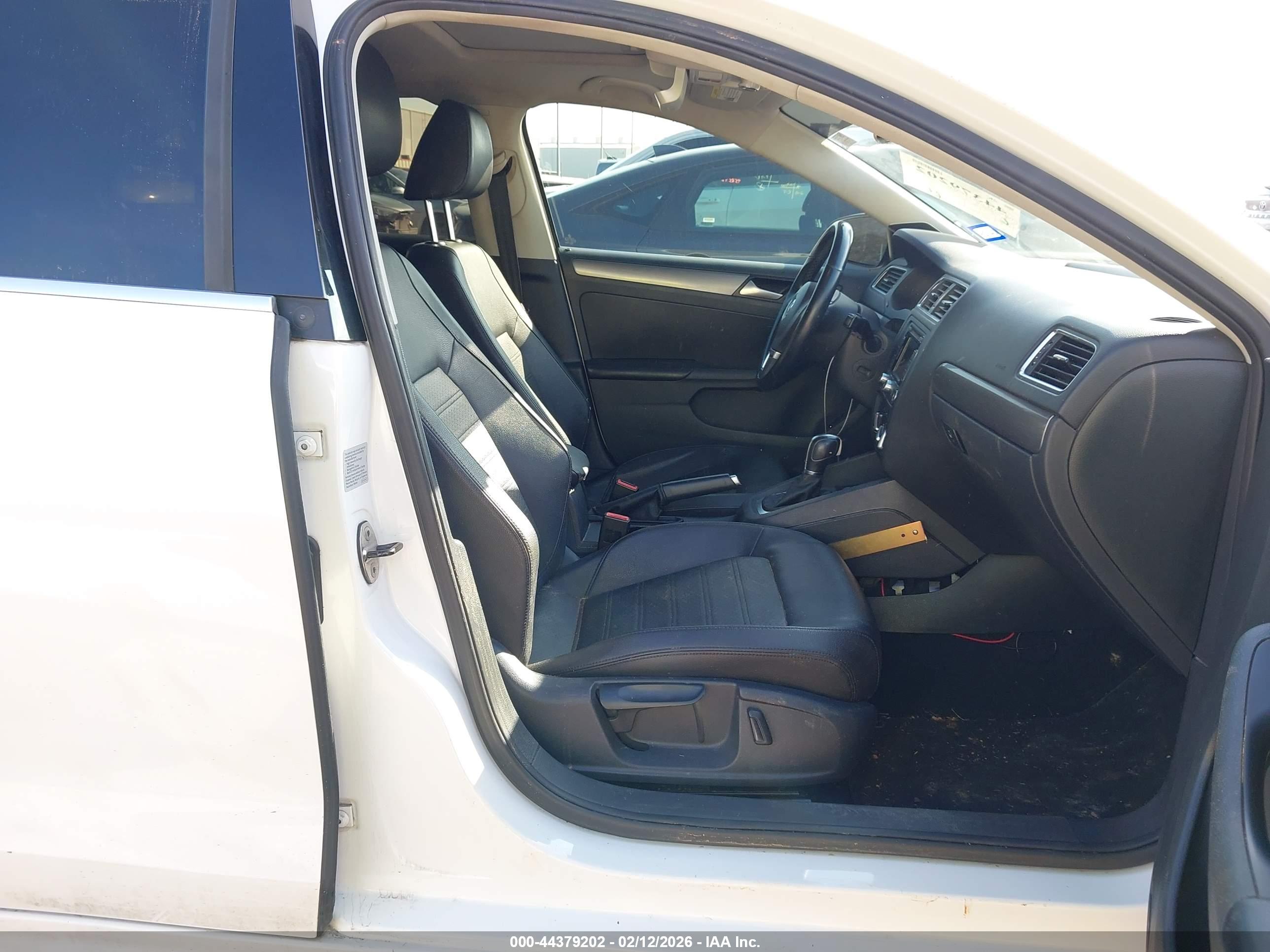 VOLKSWAGEN JETTA image 5