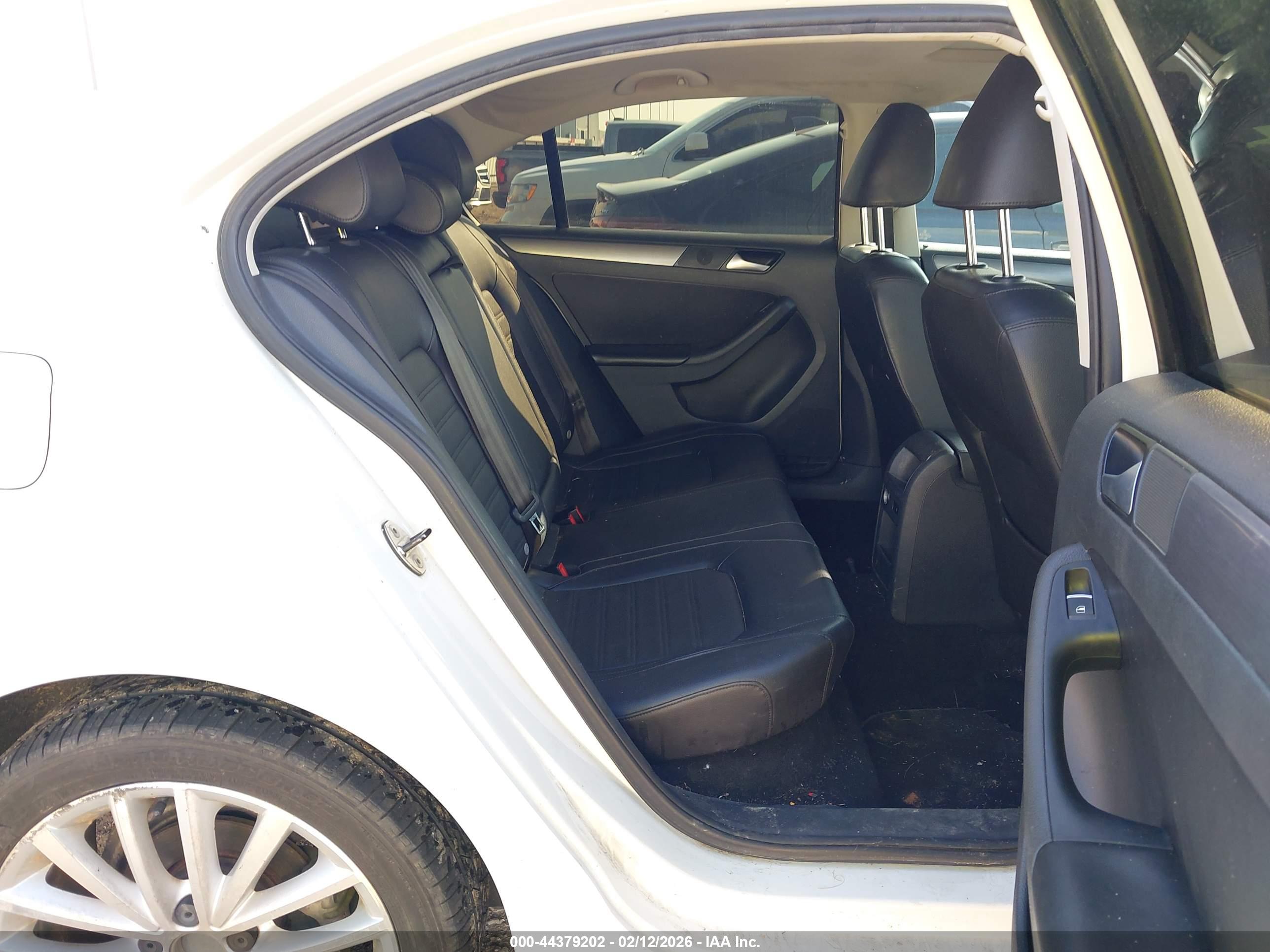 VOLKSWAGEN JETTA image 8
