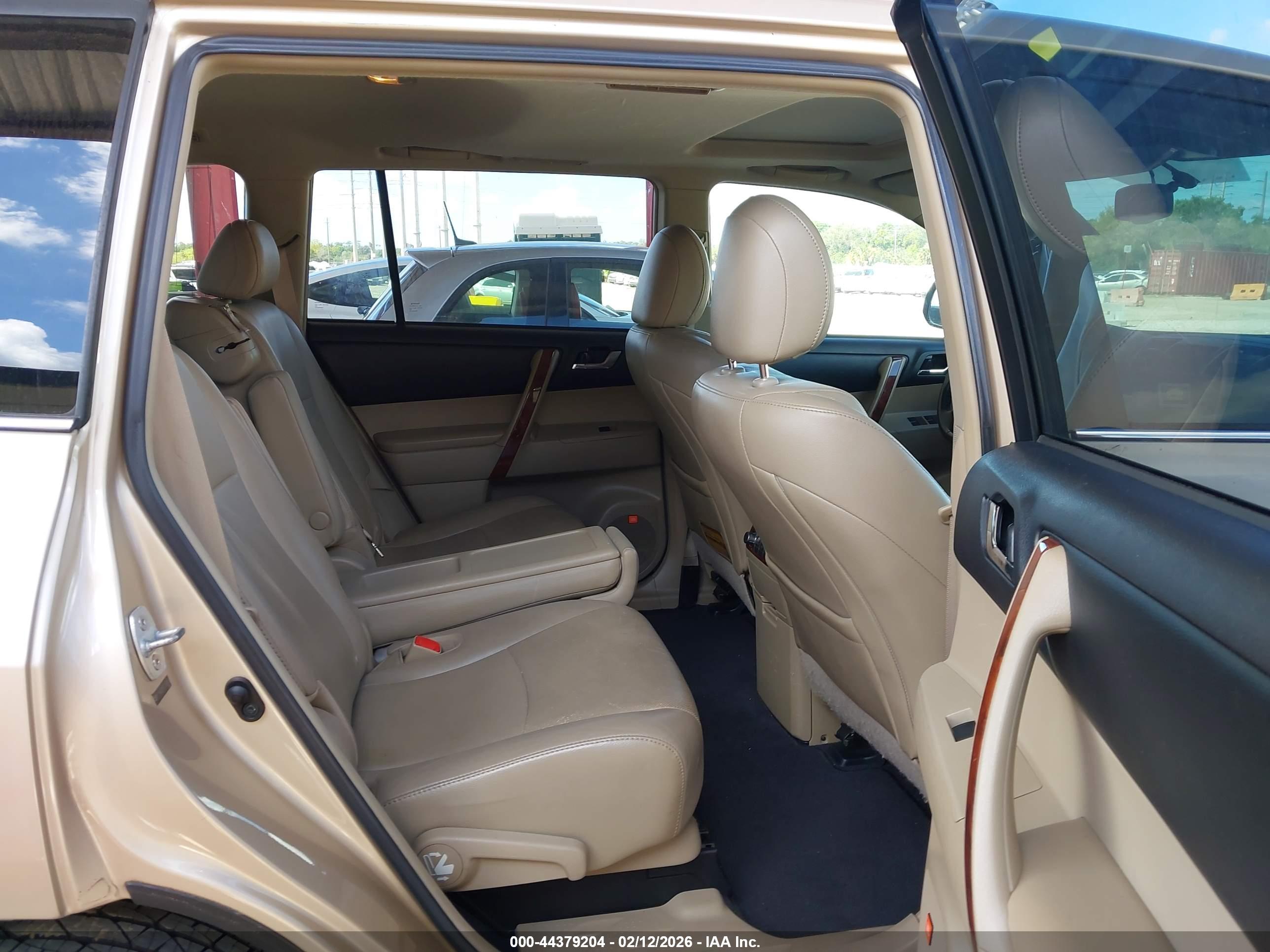 TOYOTA HIGHLANDER image 8