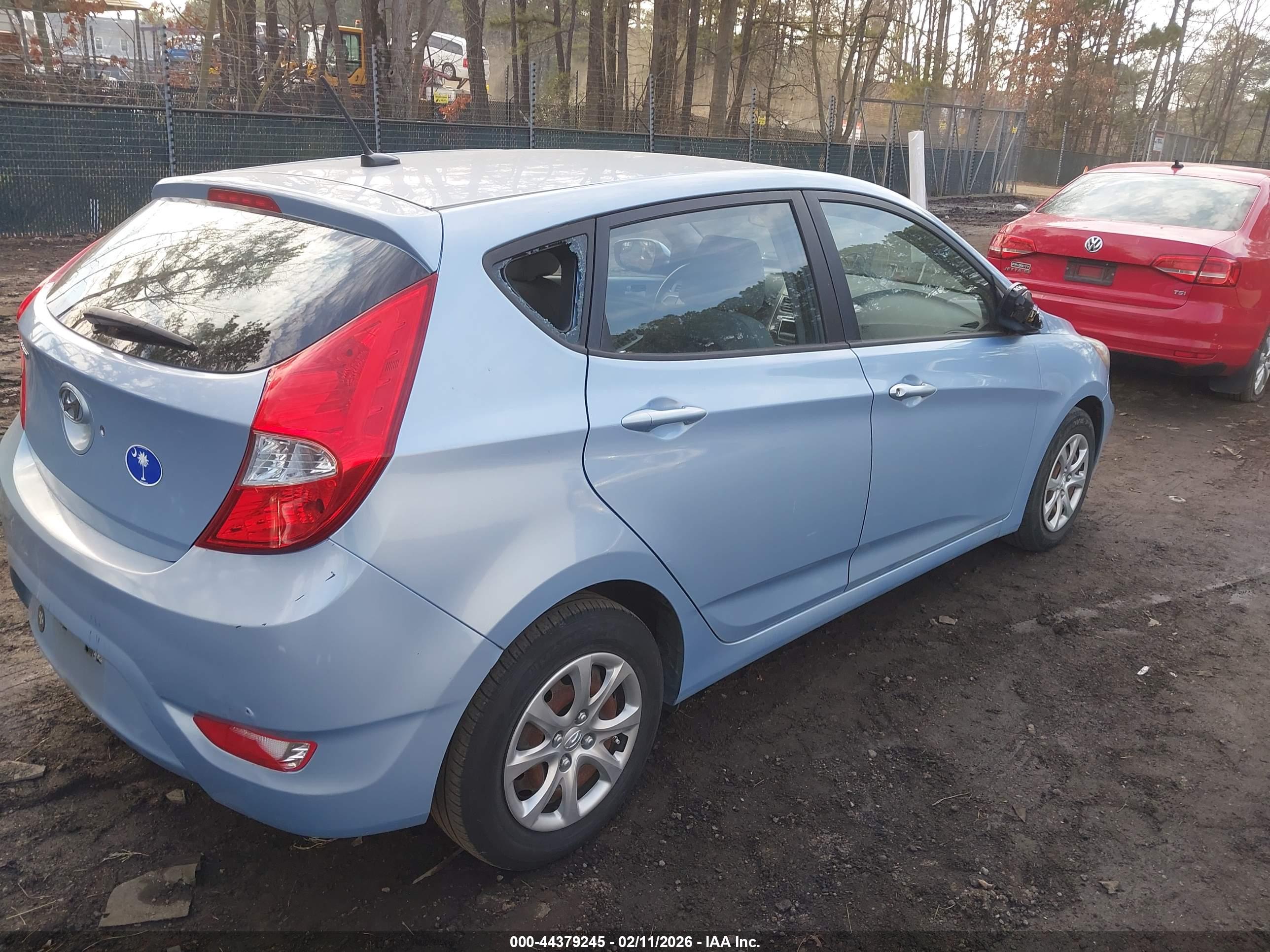 HYUNDAI ACCENT image 4