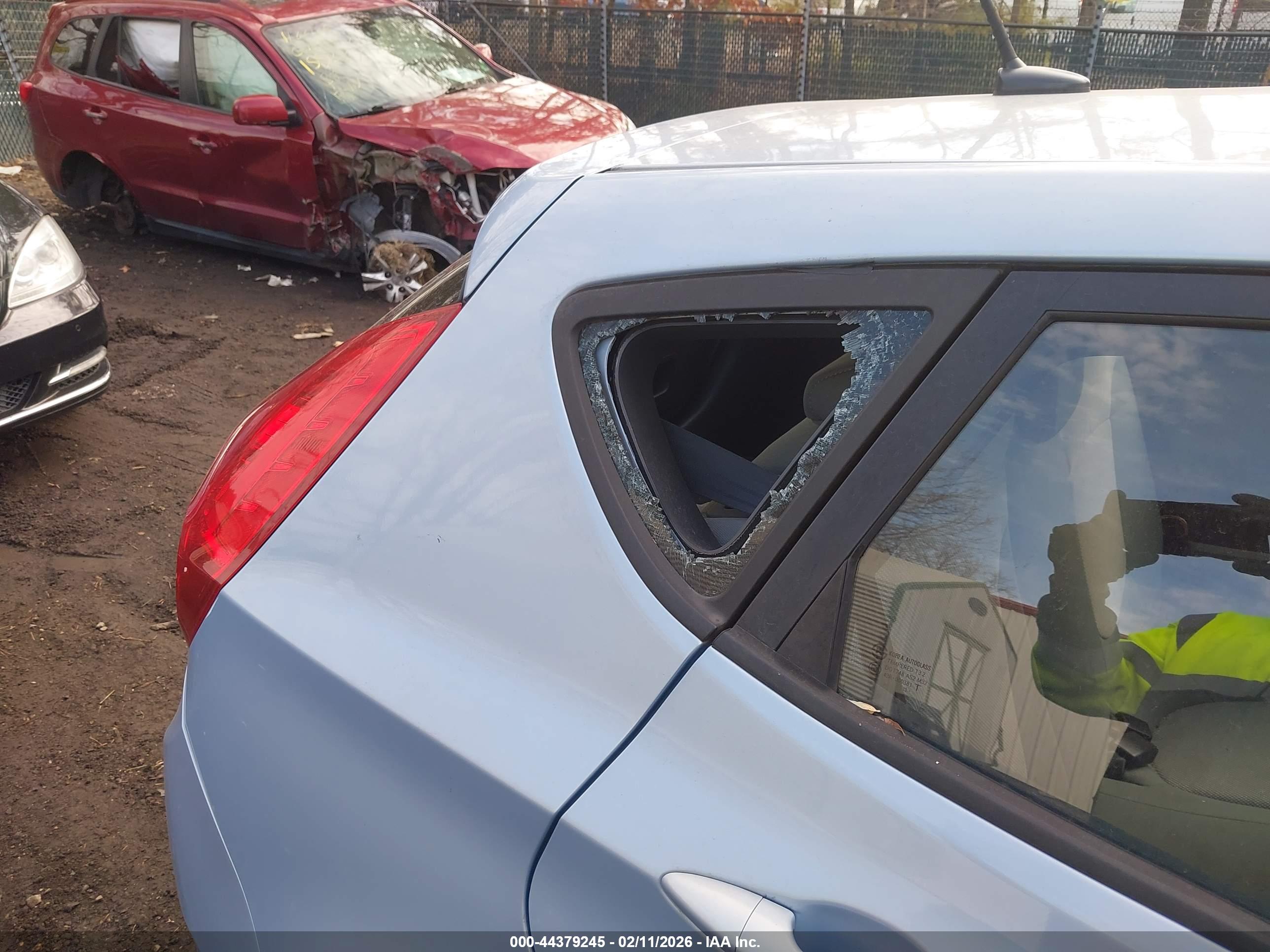 HYUNDAI ACCENT image 6
