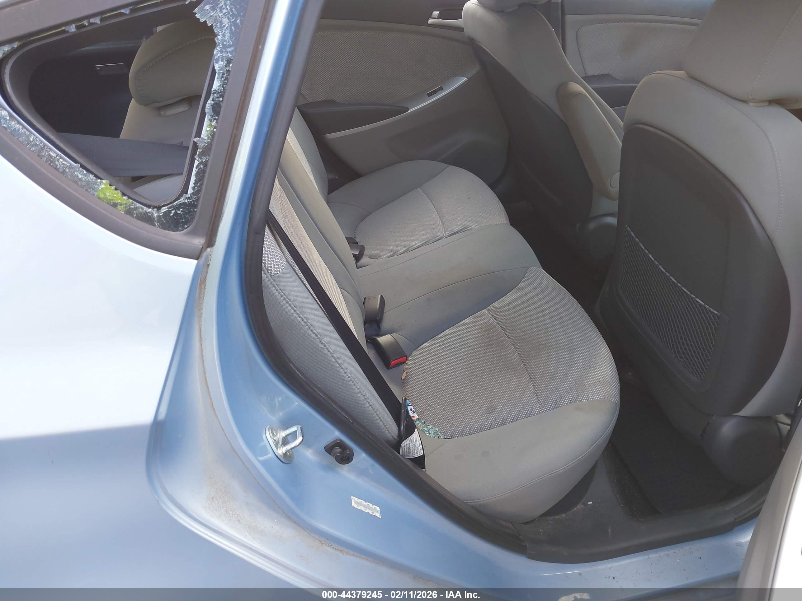 HYUNDAI ACCENT image 8