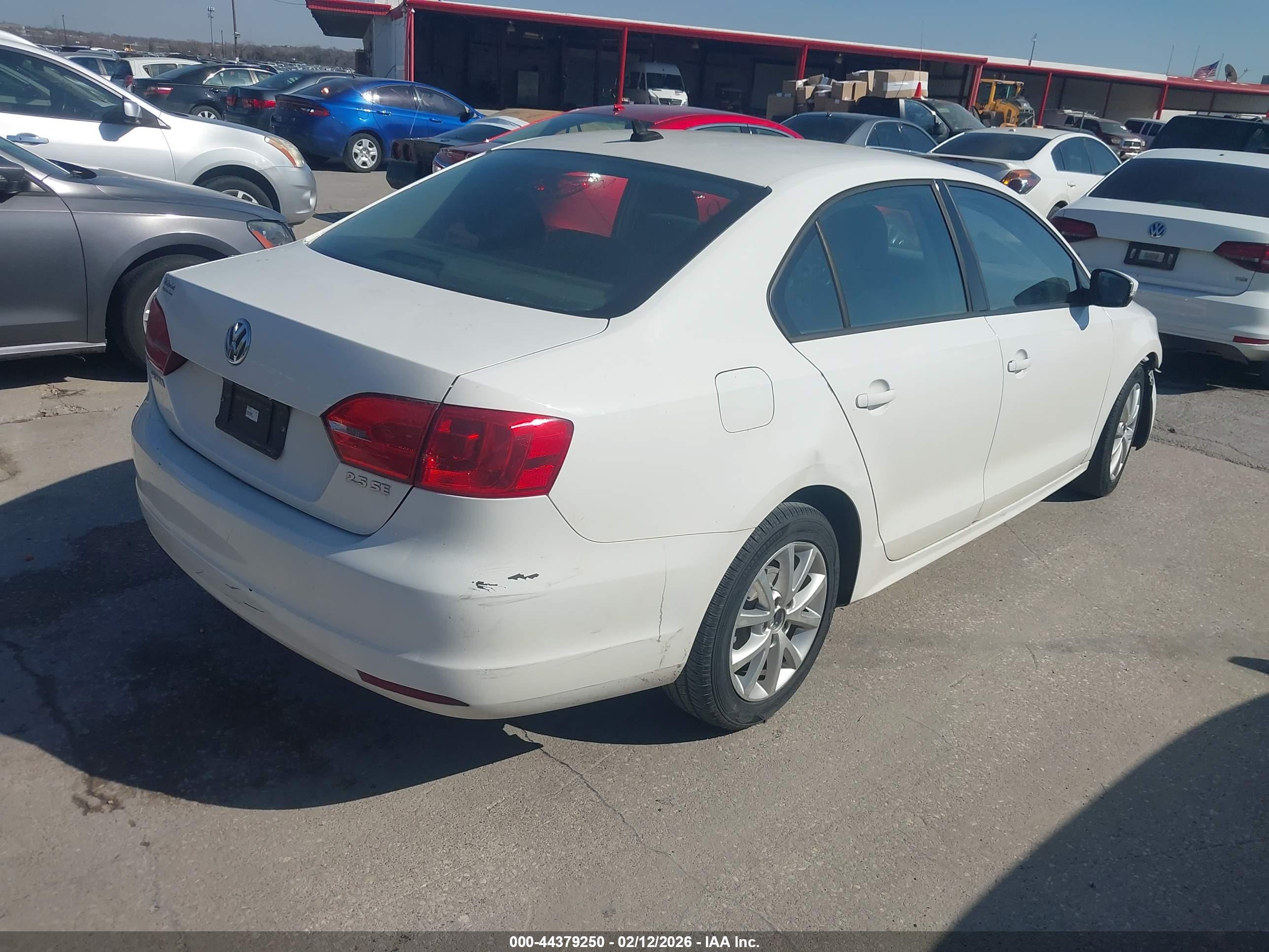 VOLKSWAGEN JETTA image 4