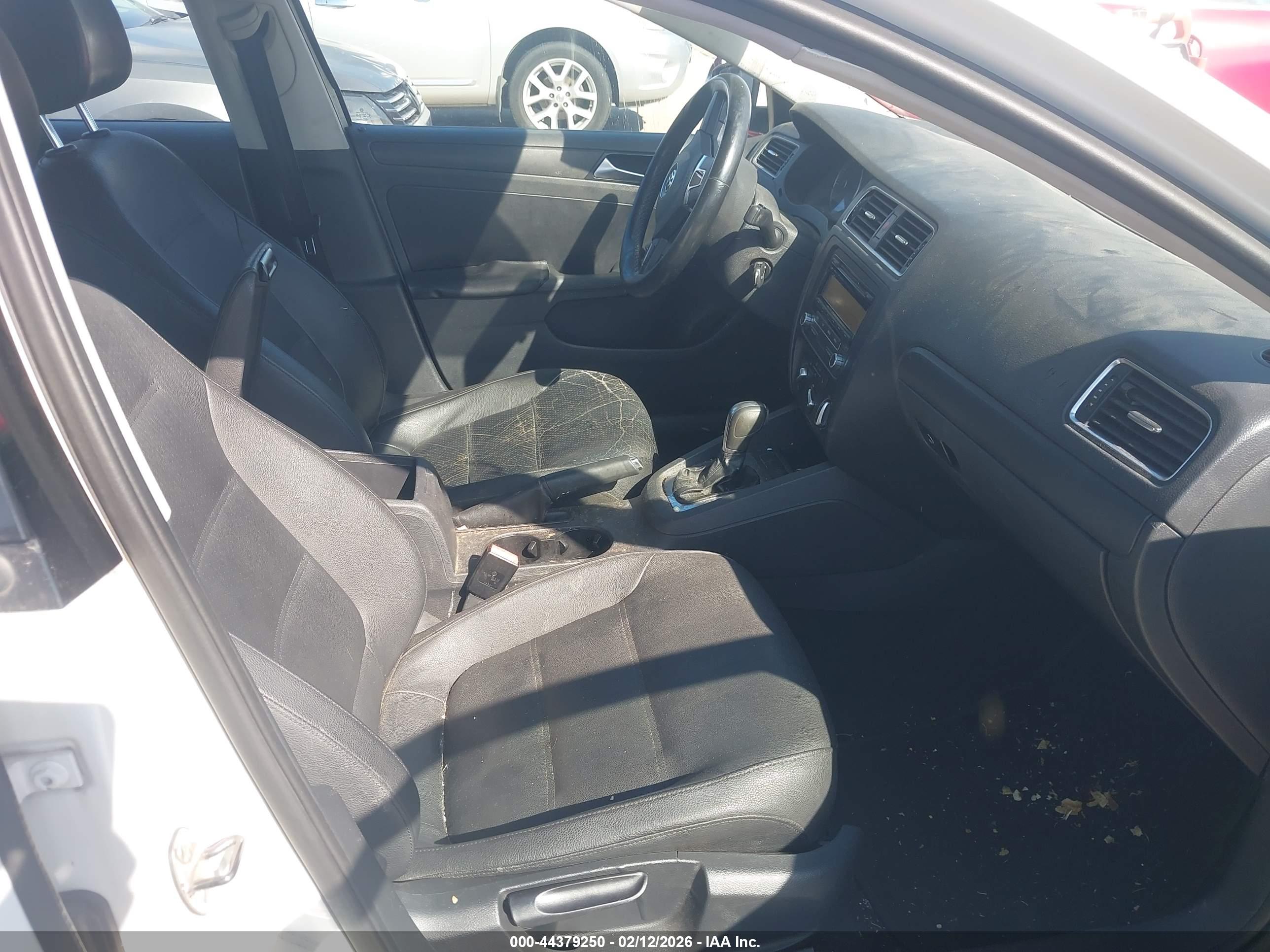 VOLKSWAGEN JETTA image 5