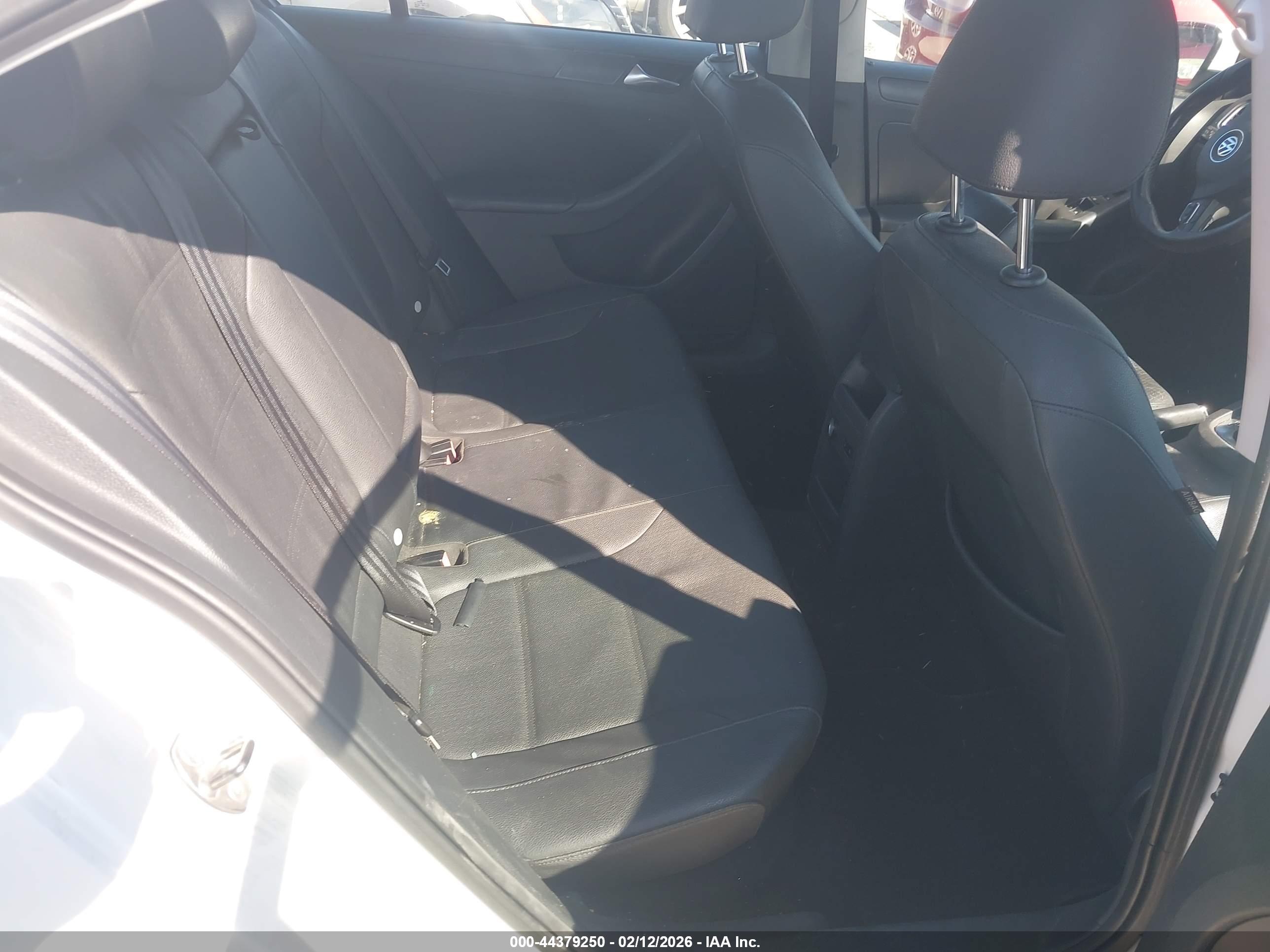 VOLKSWAGEN JETTA image 8