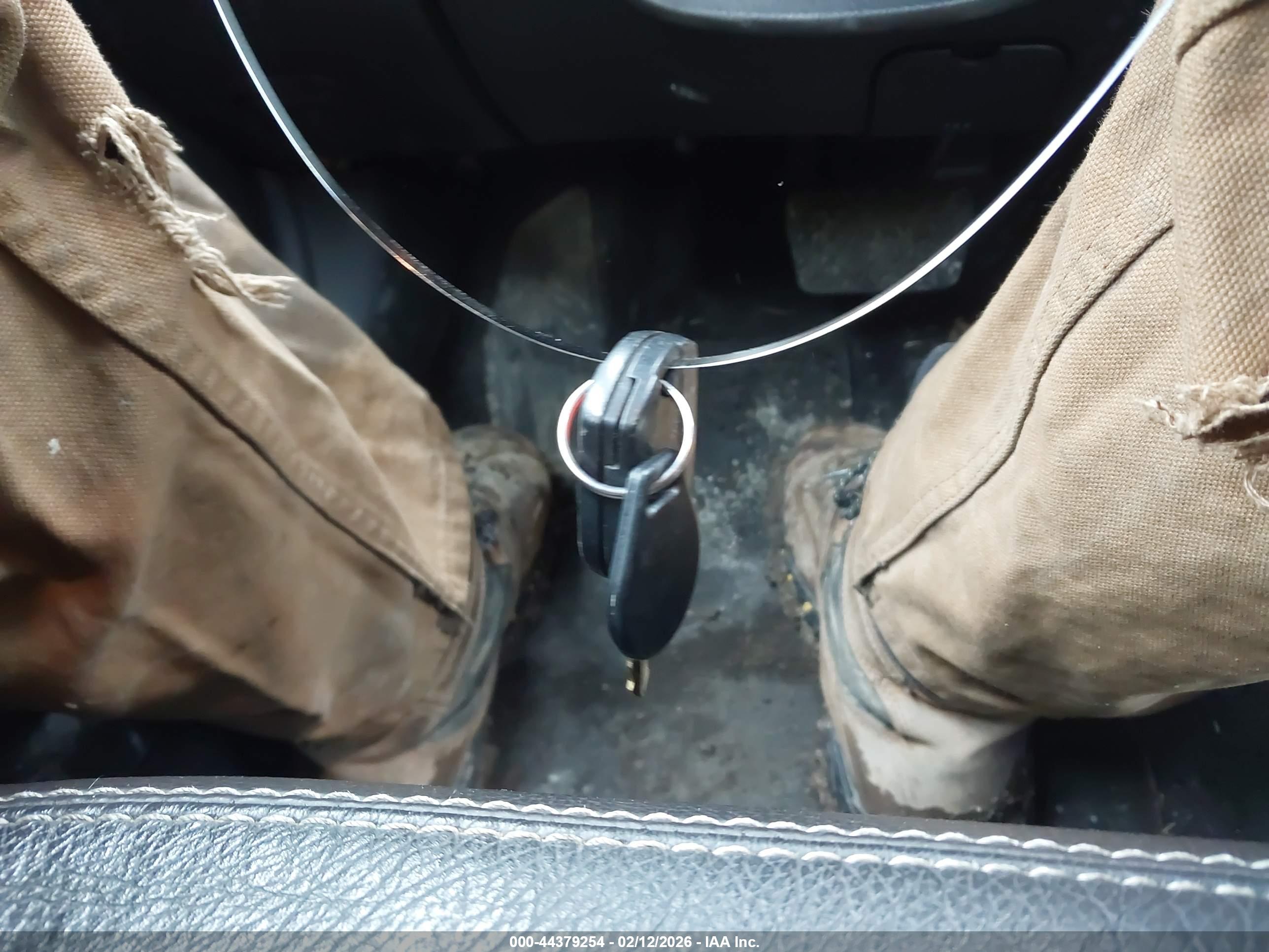 FORD FUSION image 11