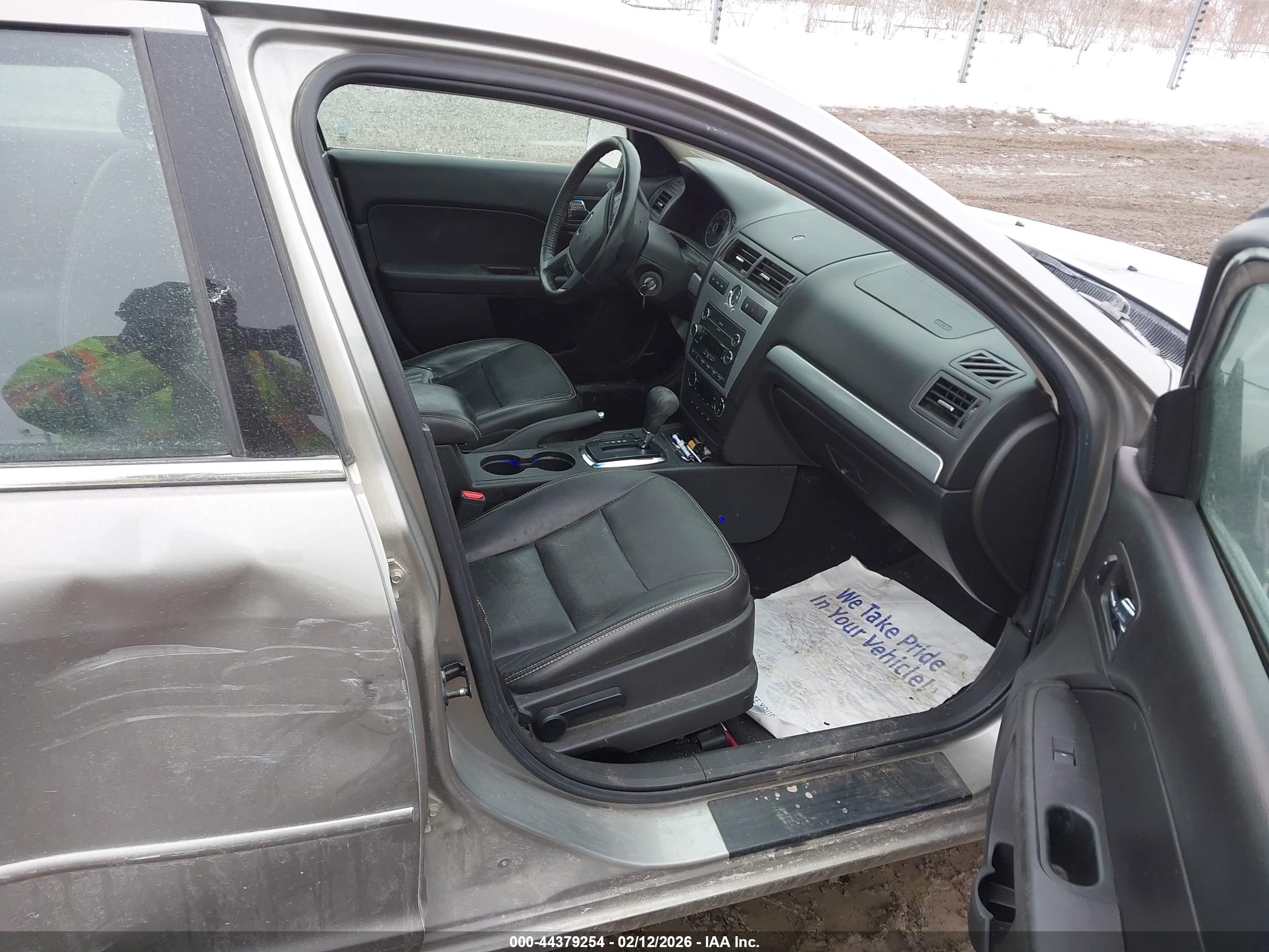 FORD FUSION image 5