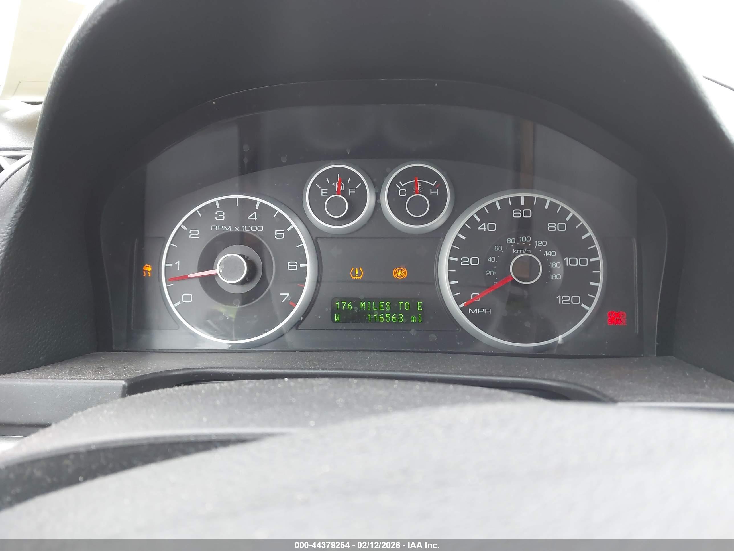 FORD FUSION image 7