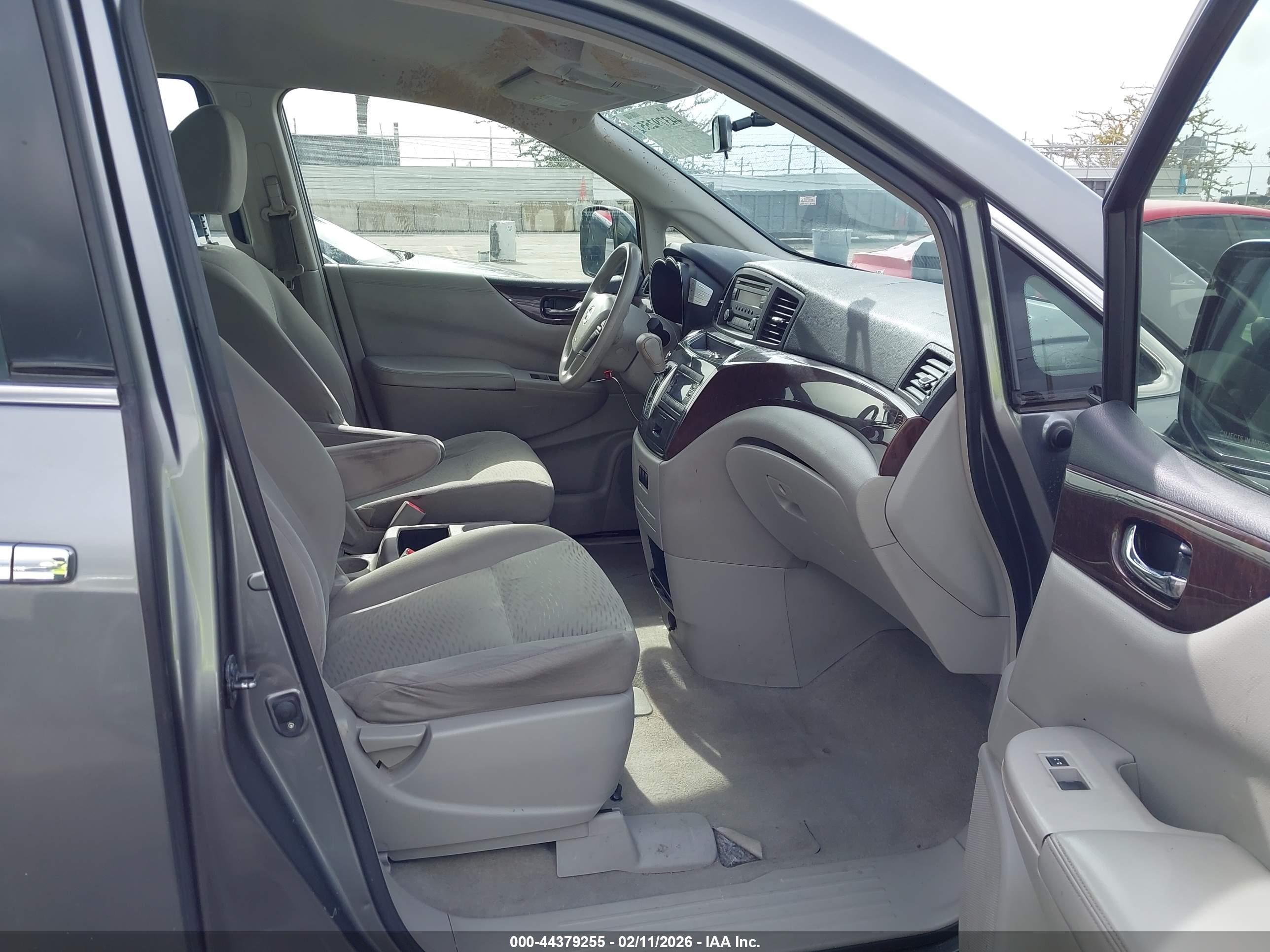 NISSAN QUEST image 5