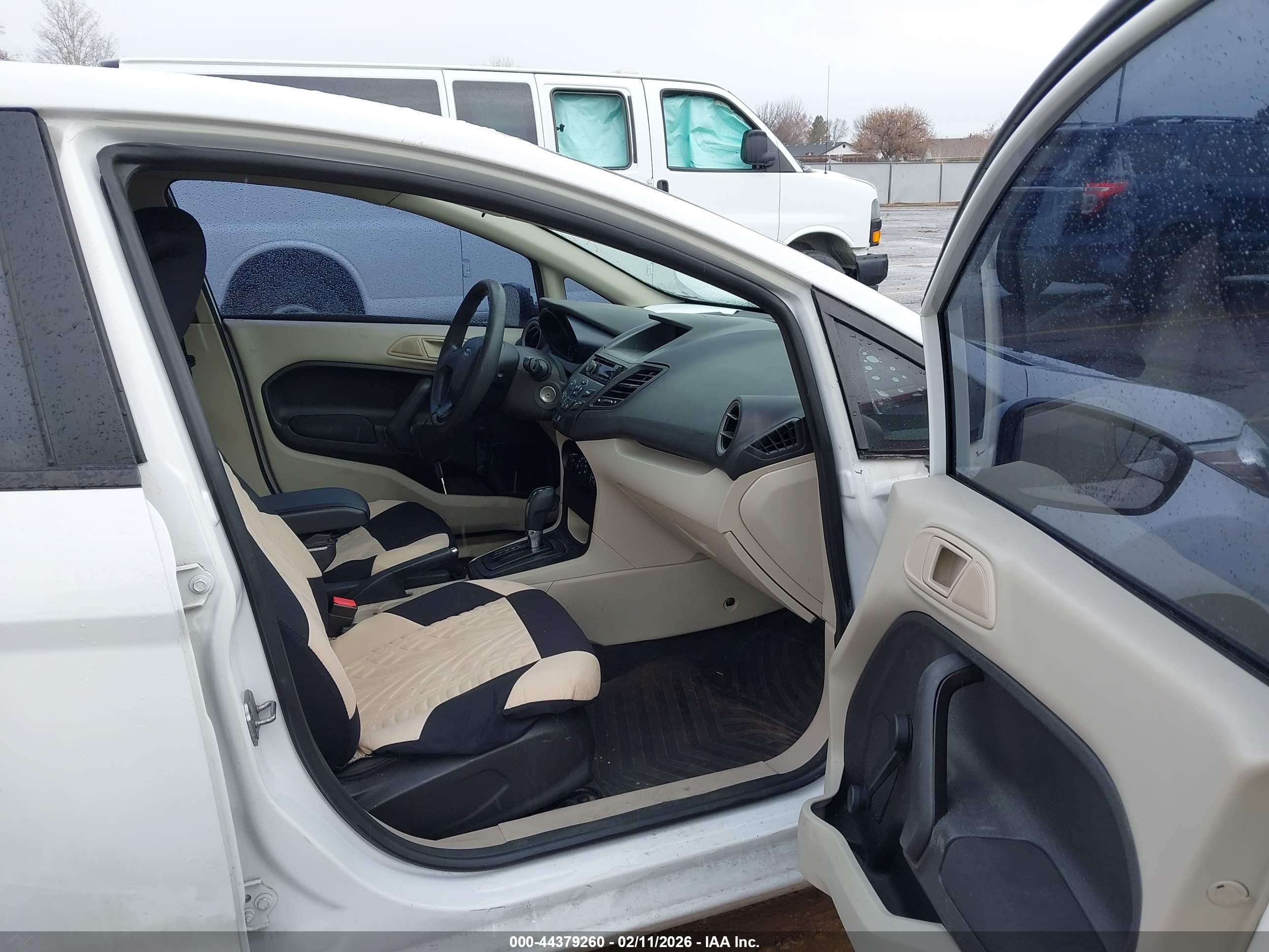 FORD FIESTA image 5