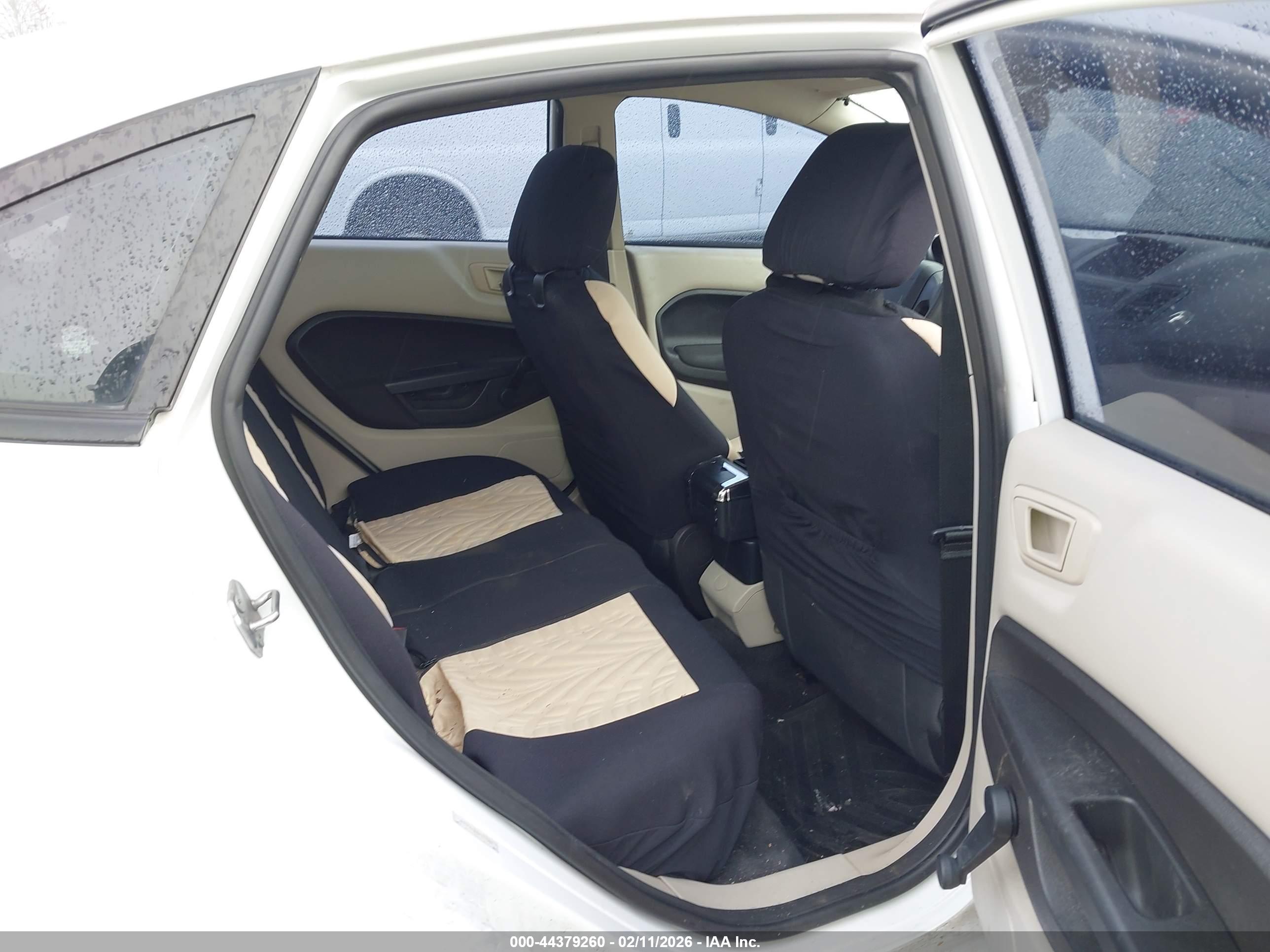 FORD FIESTA image 8