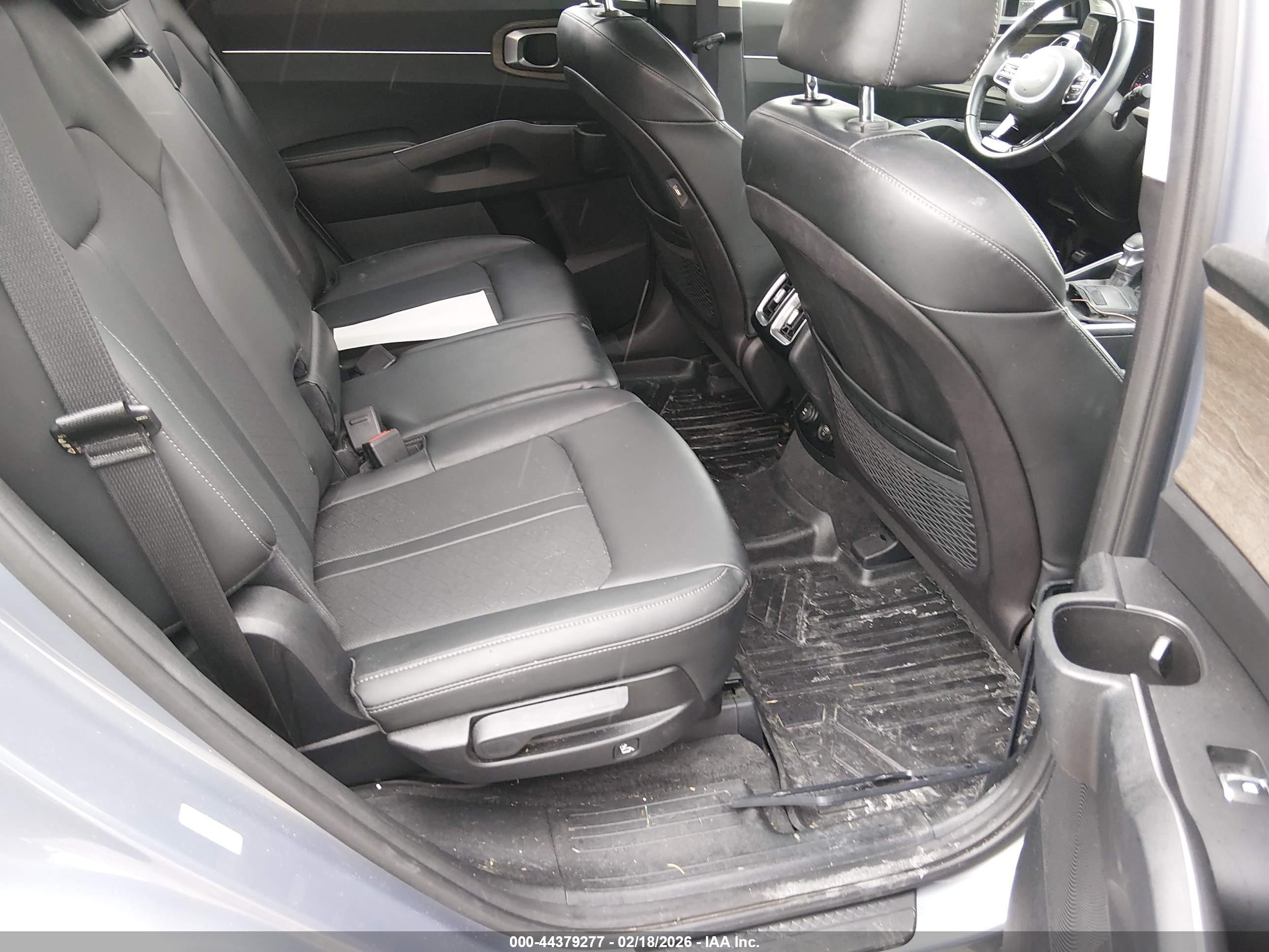 KIA SORENTO image 8