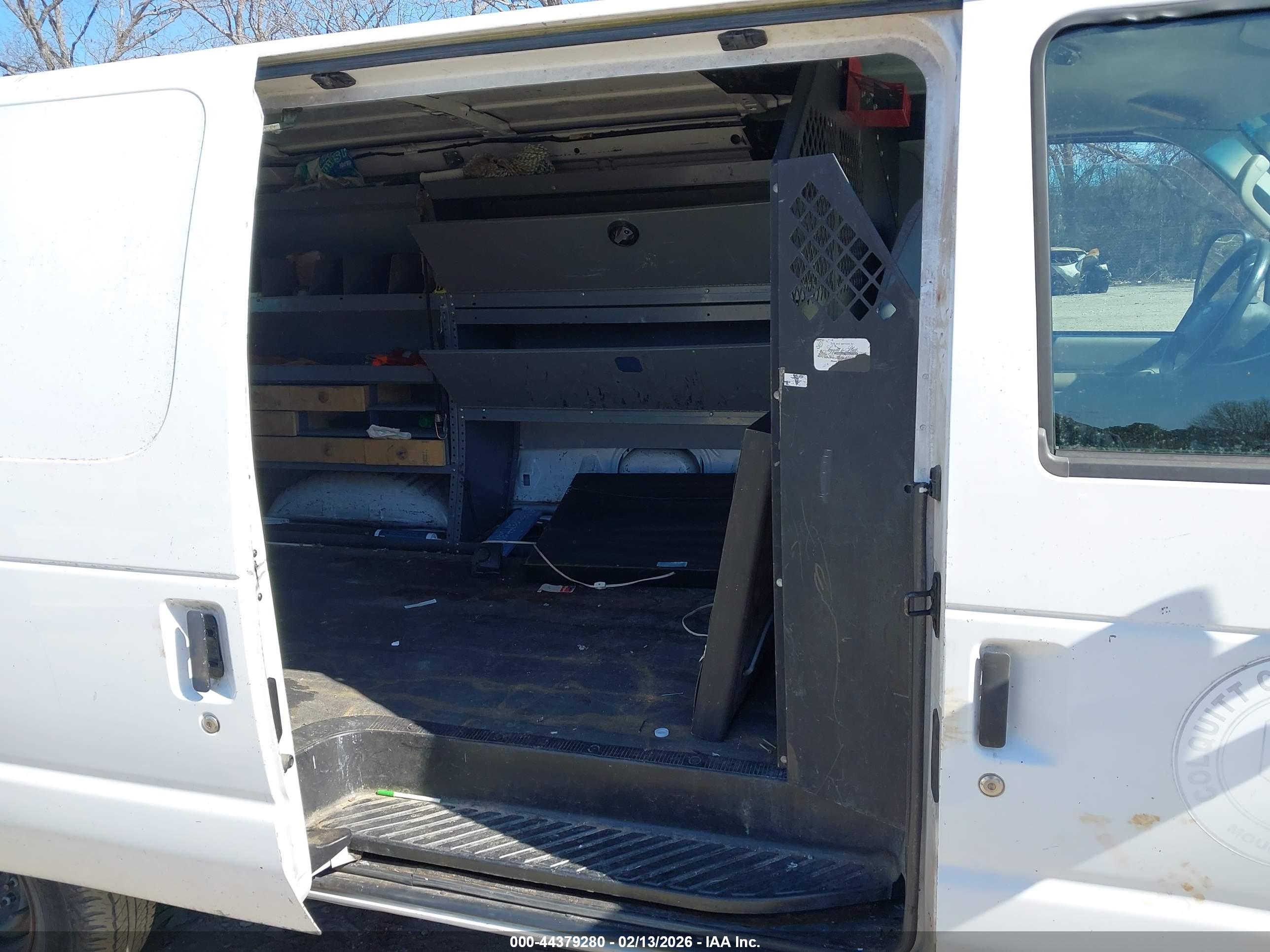 FORD E-250 image 8