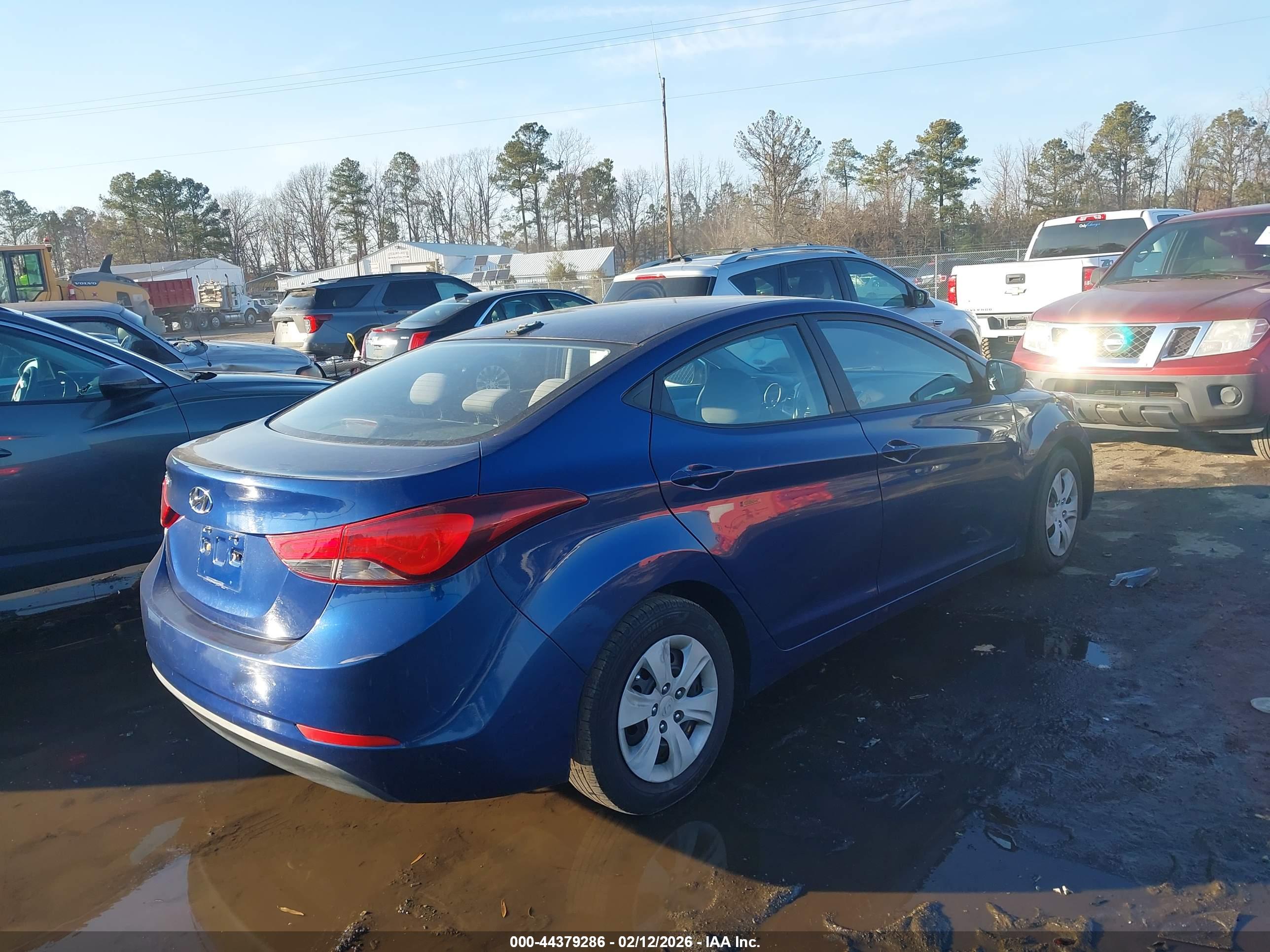 HYUNDAI ELANTRA image 4
