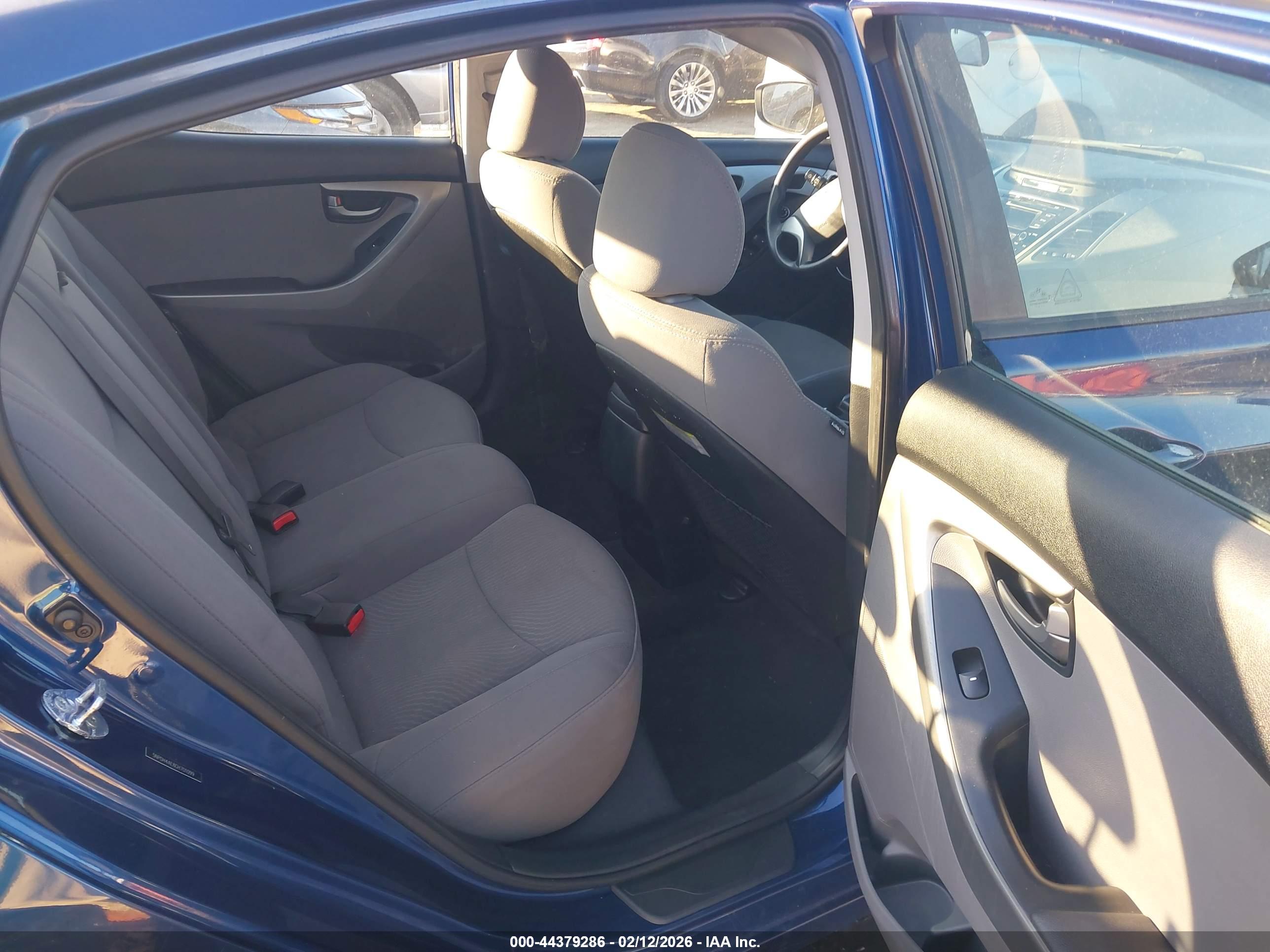HYUNDAI ELANTRA image 8