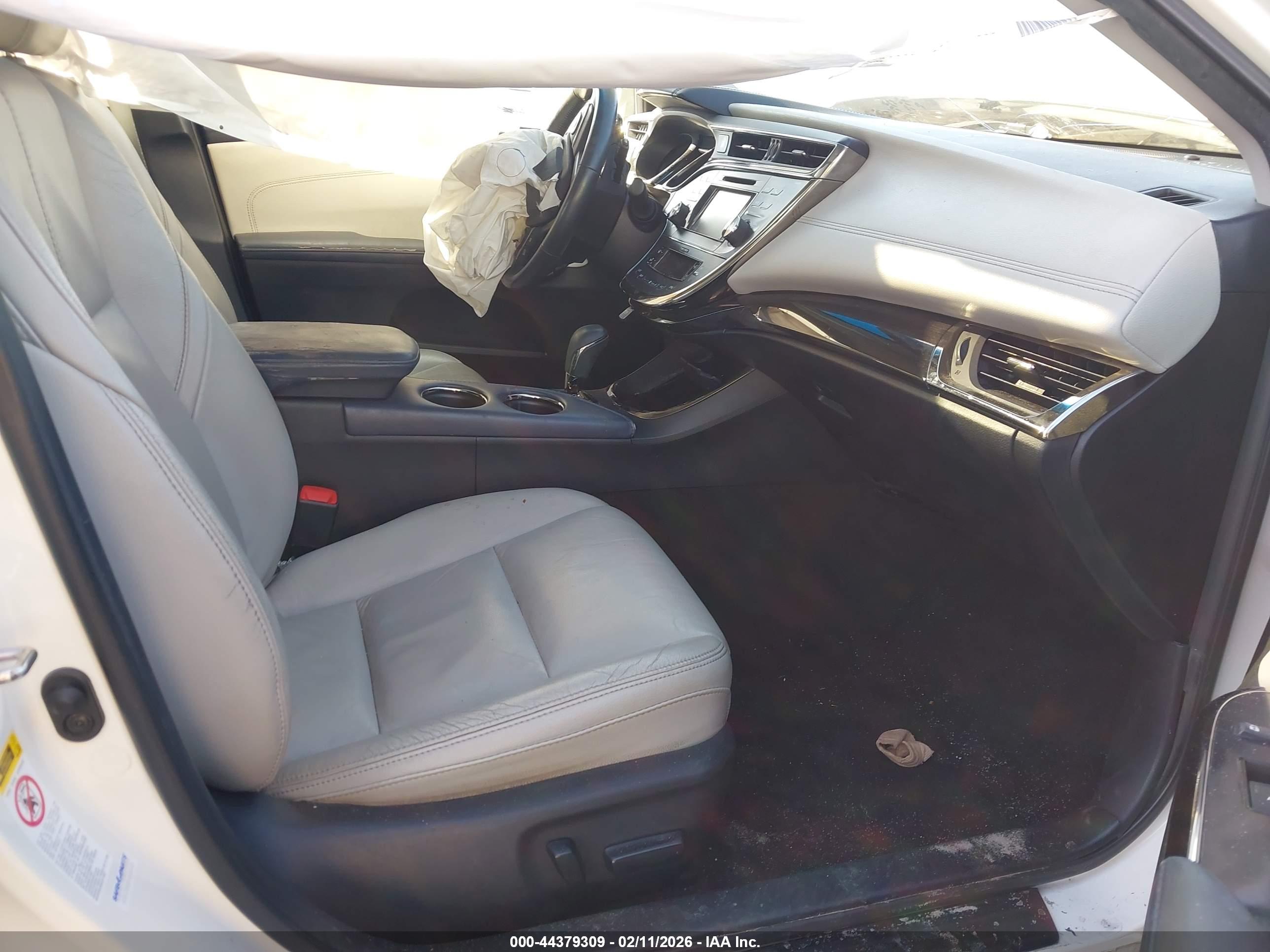 TOYOTA AVALON image 5