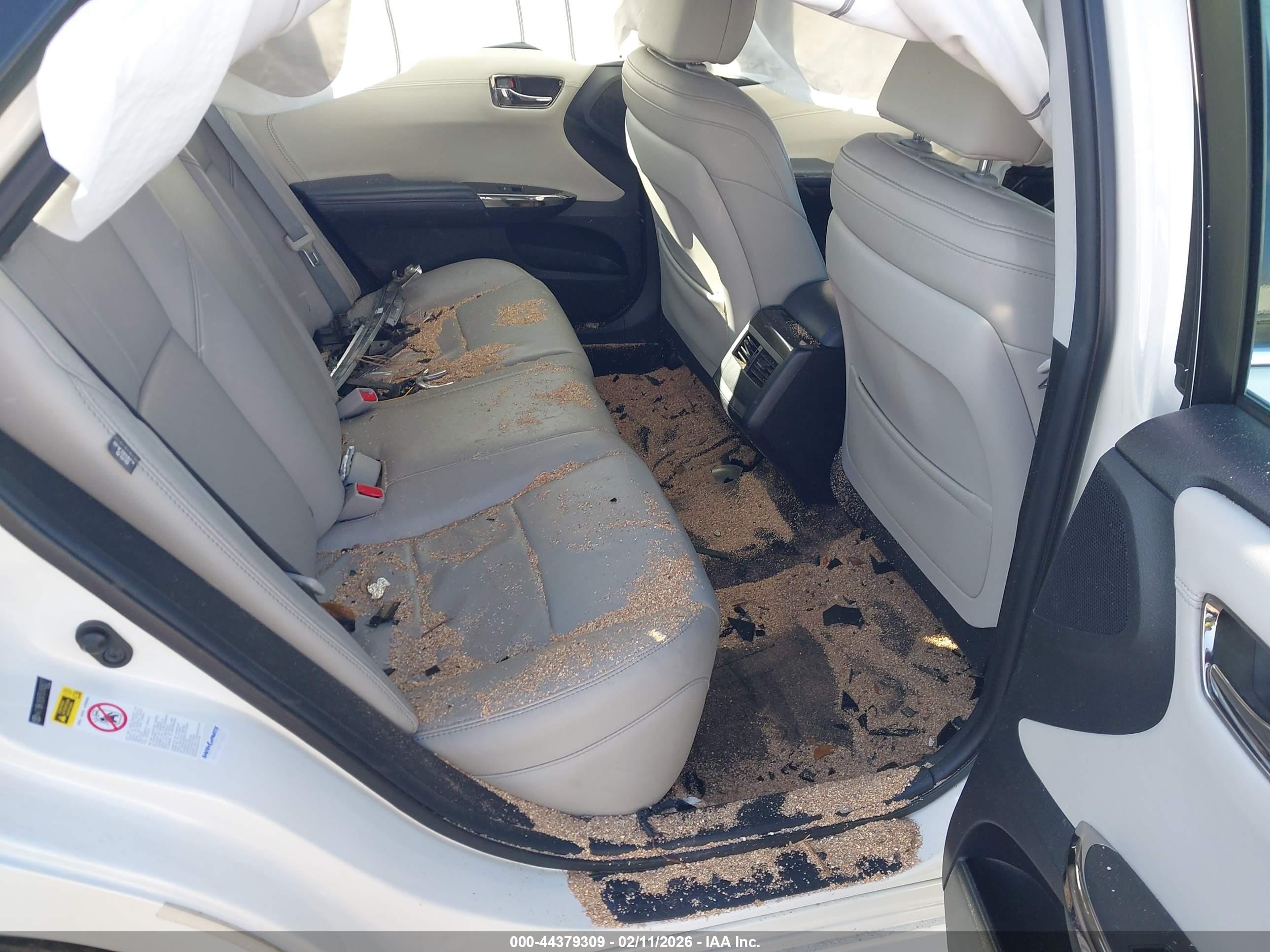 TOYOTA AVALON image 8