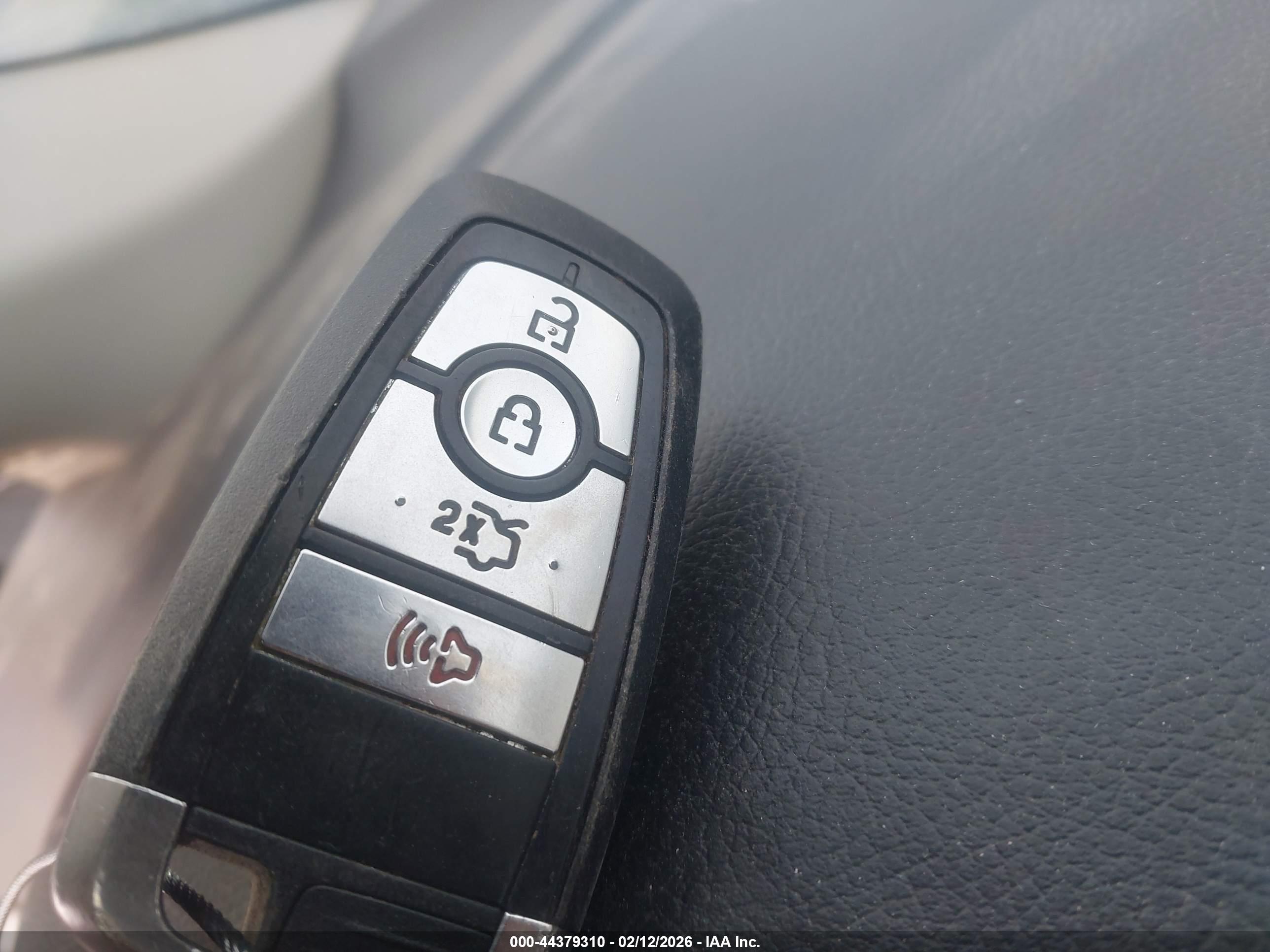 FORD FUSION image 11