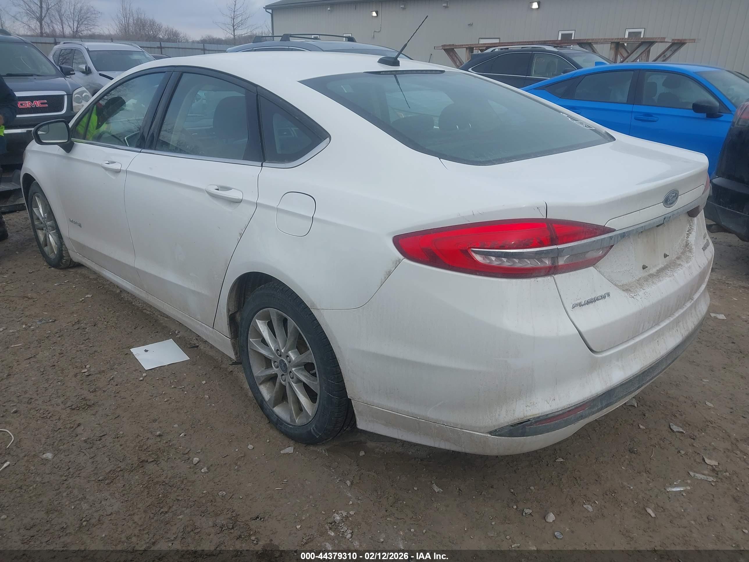 FORD FUSION image 3