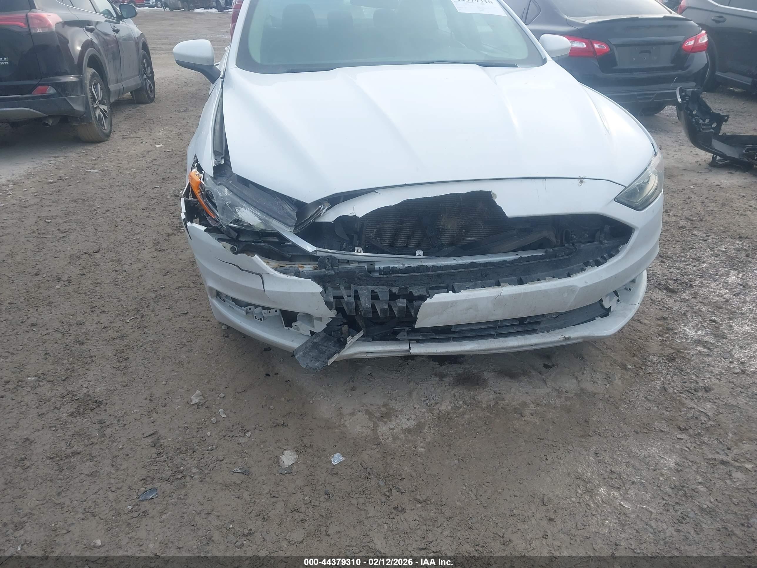 FORD FUSION image 6