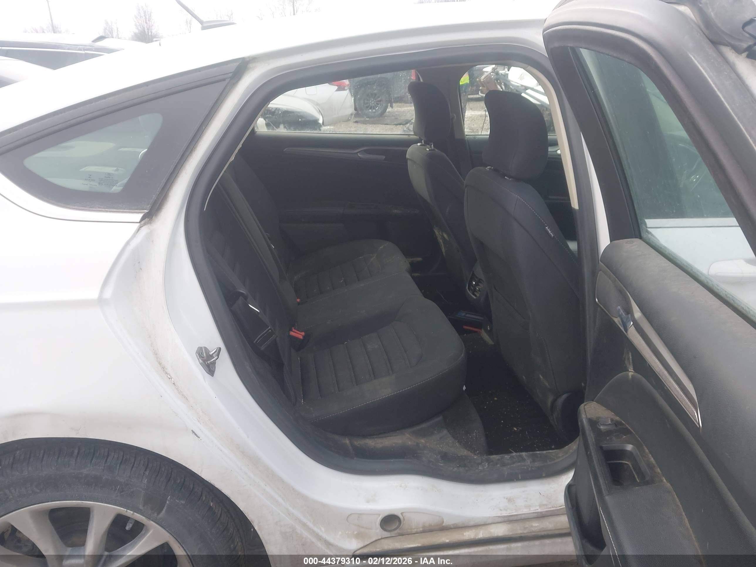 FORD FUSION image 8