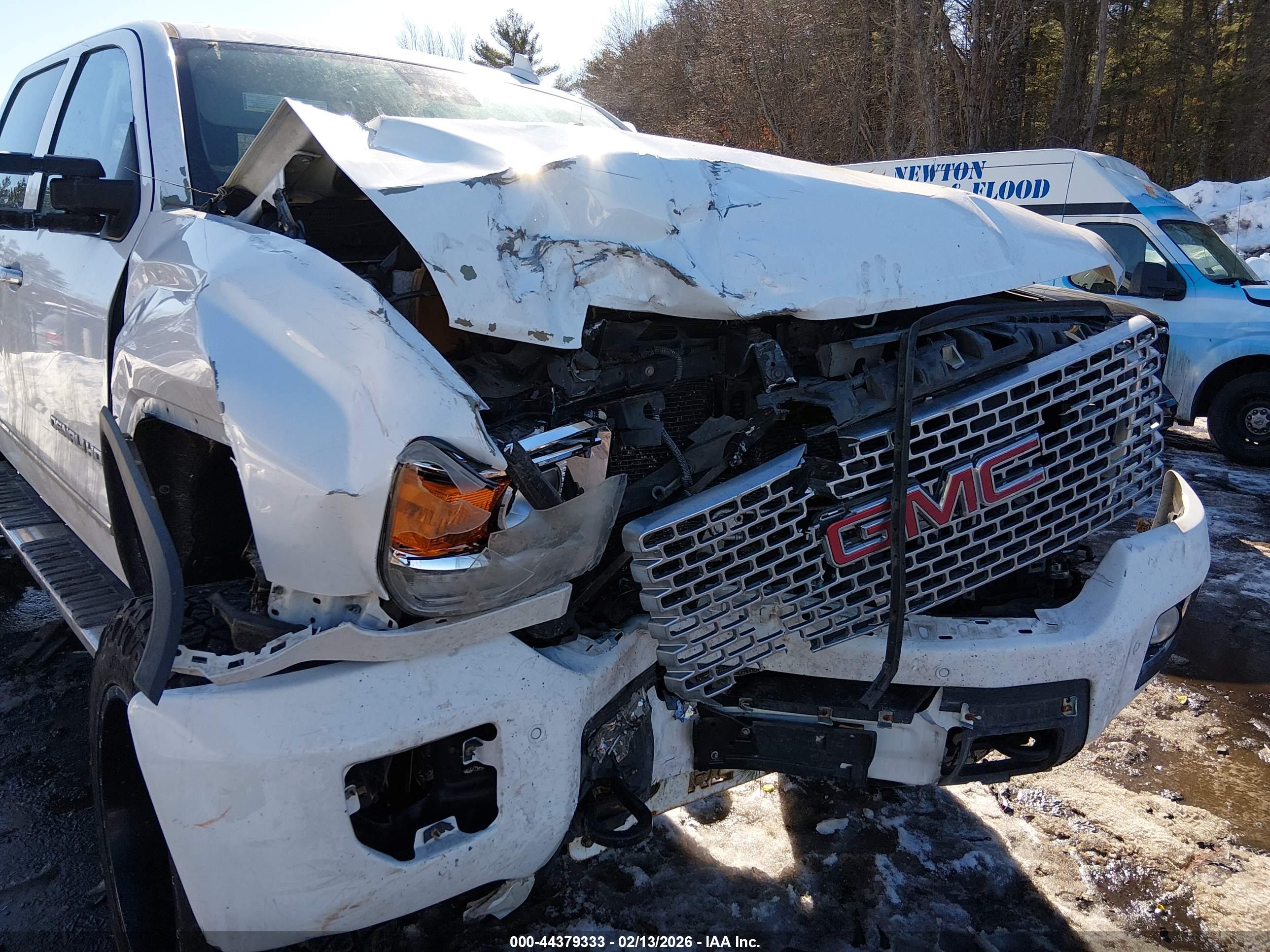 GMC SIERRA image 6