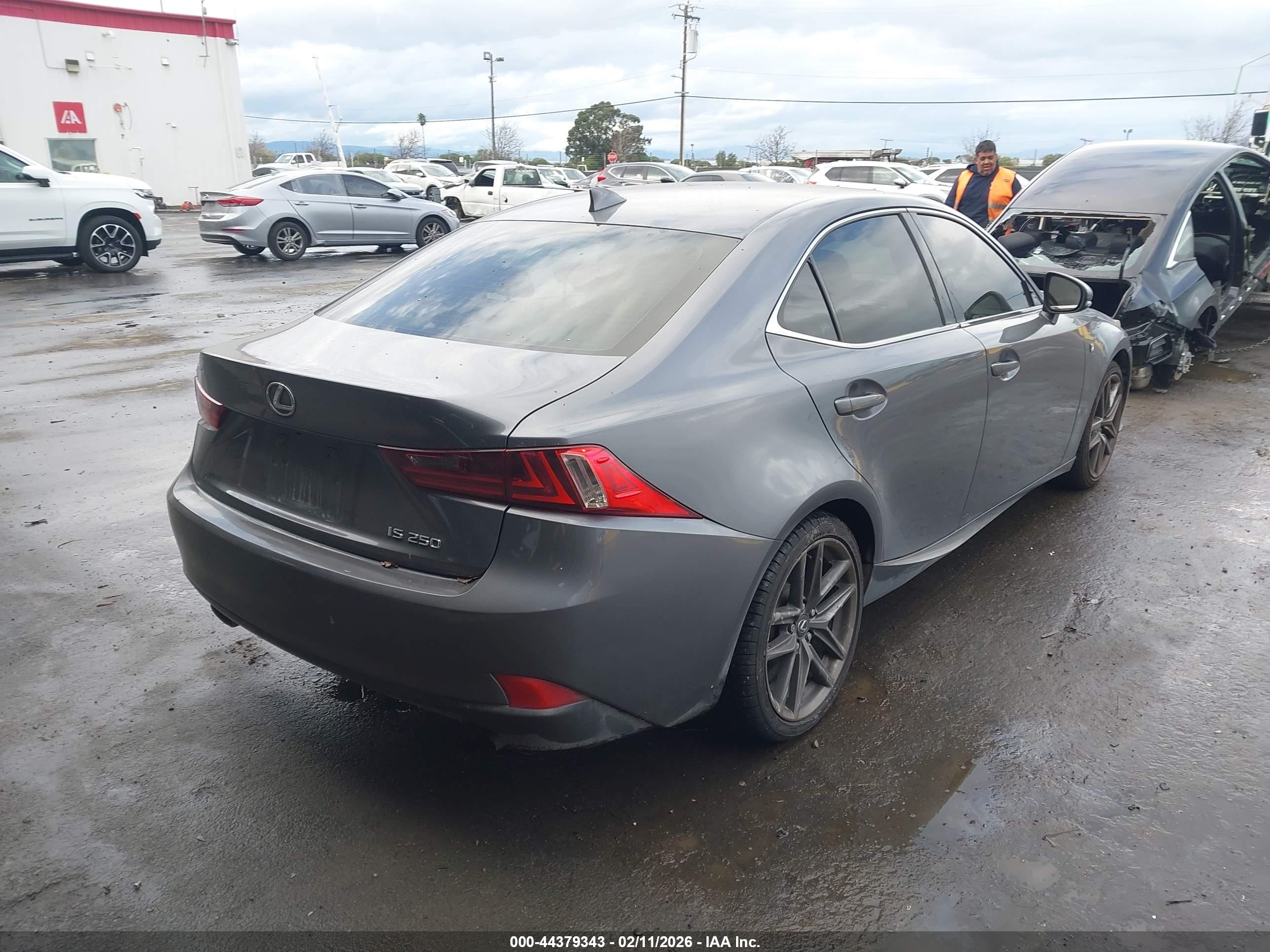 LEXUS IS image 4