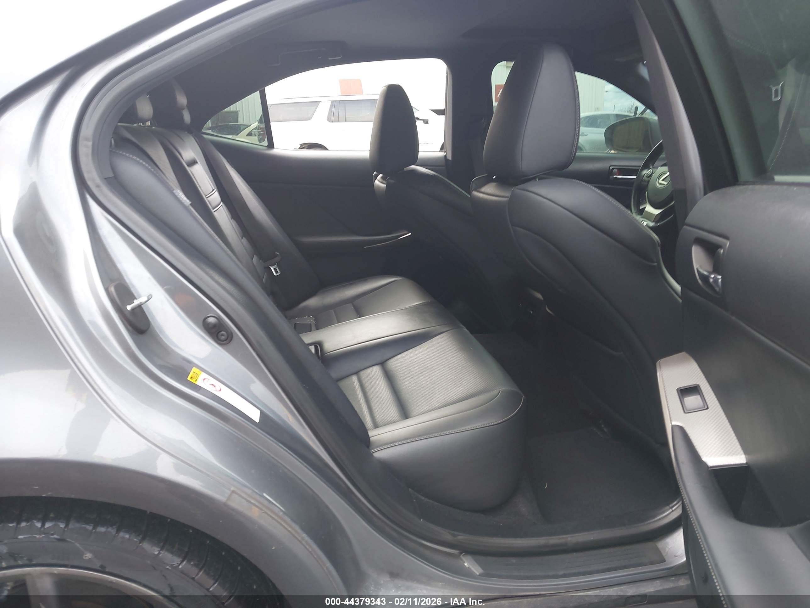 LEXUS IS image 8