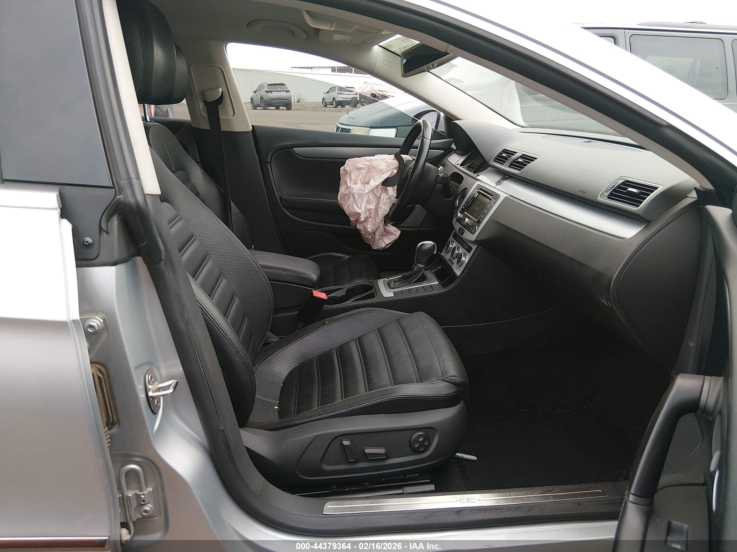 VOLKSWAGEN CC image 5