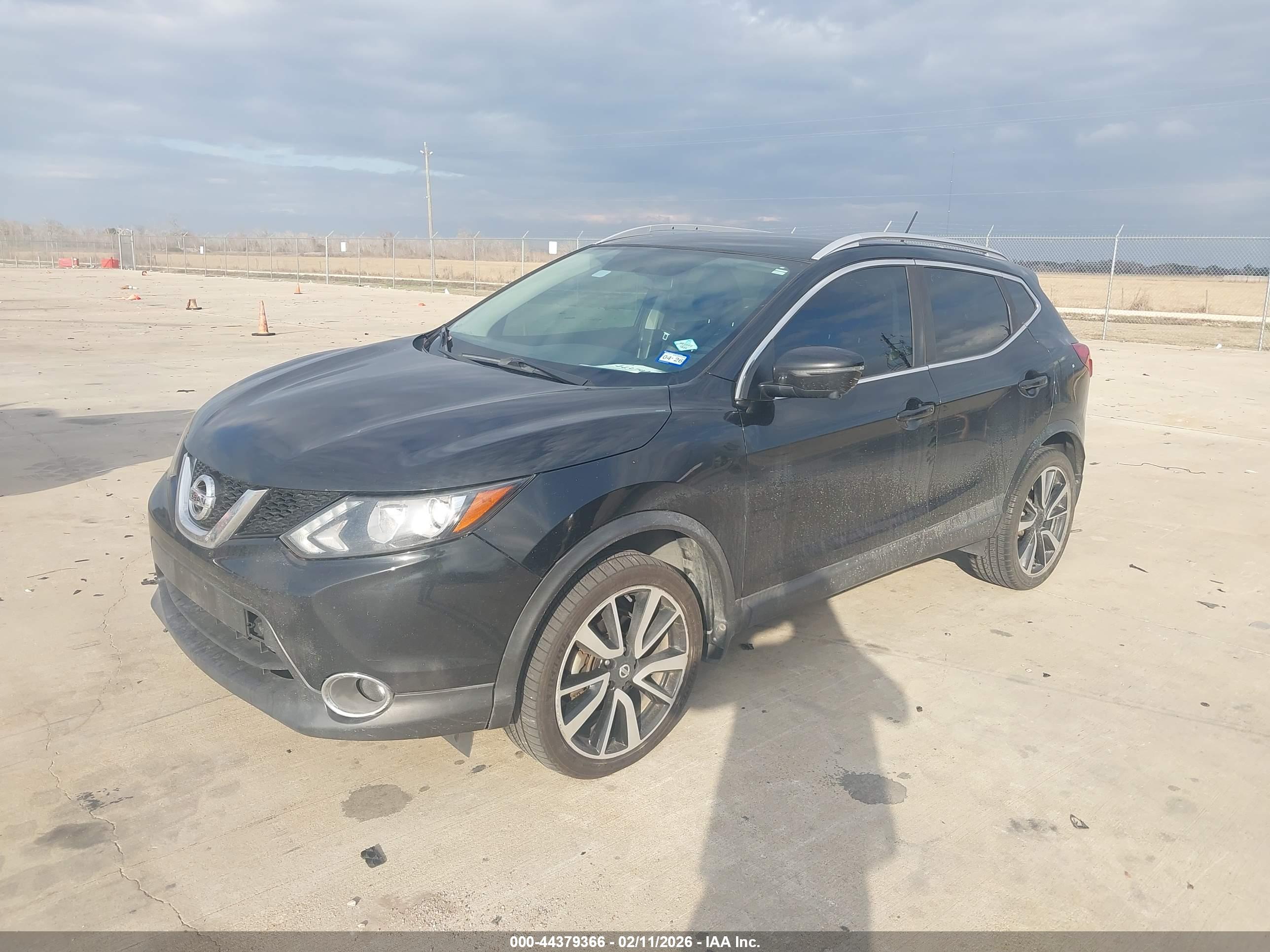 NISSAN ROGUE image 2