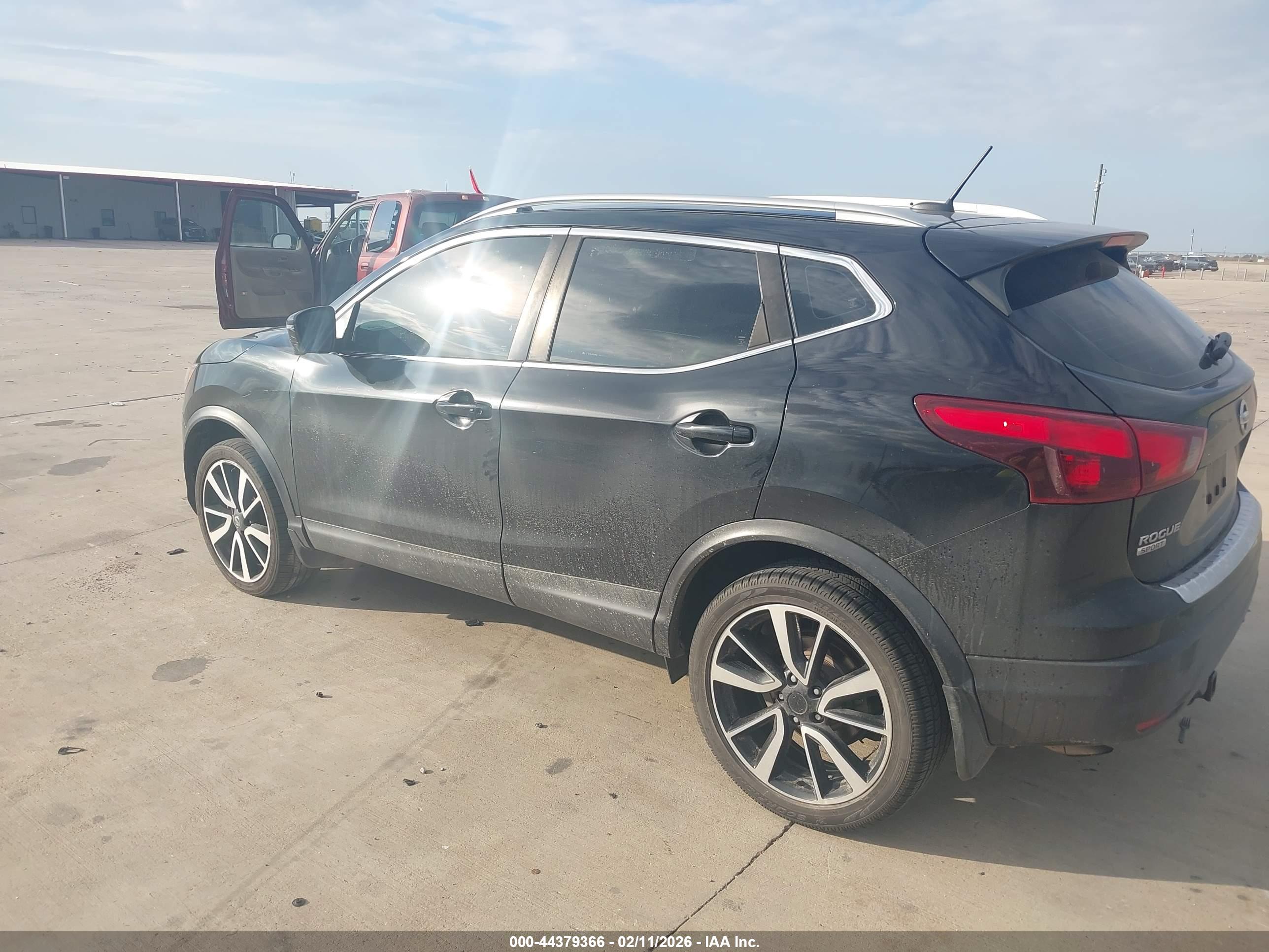 NISSAN ROGUE image 3