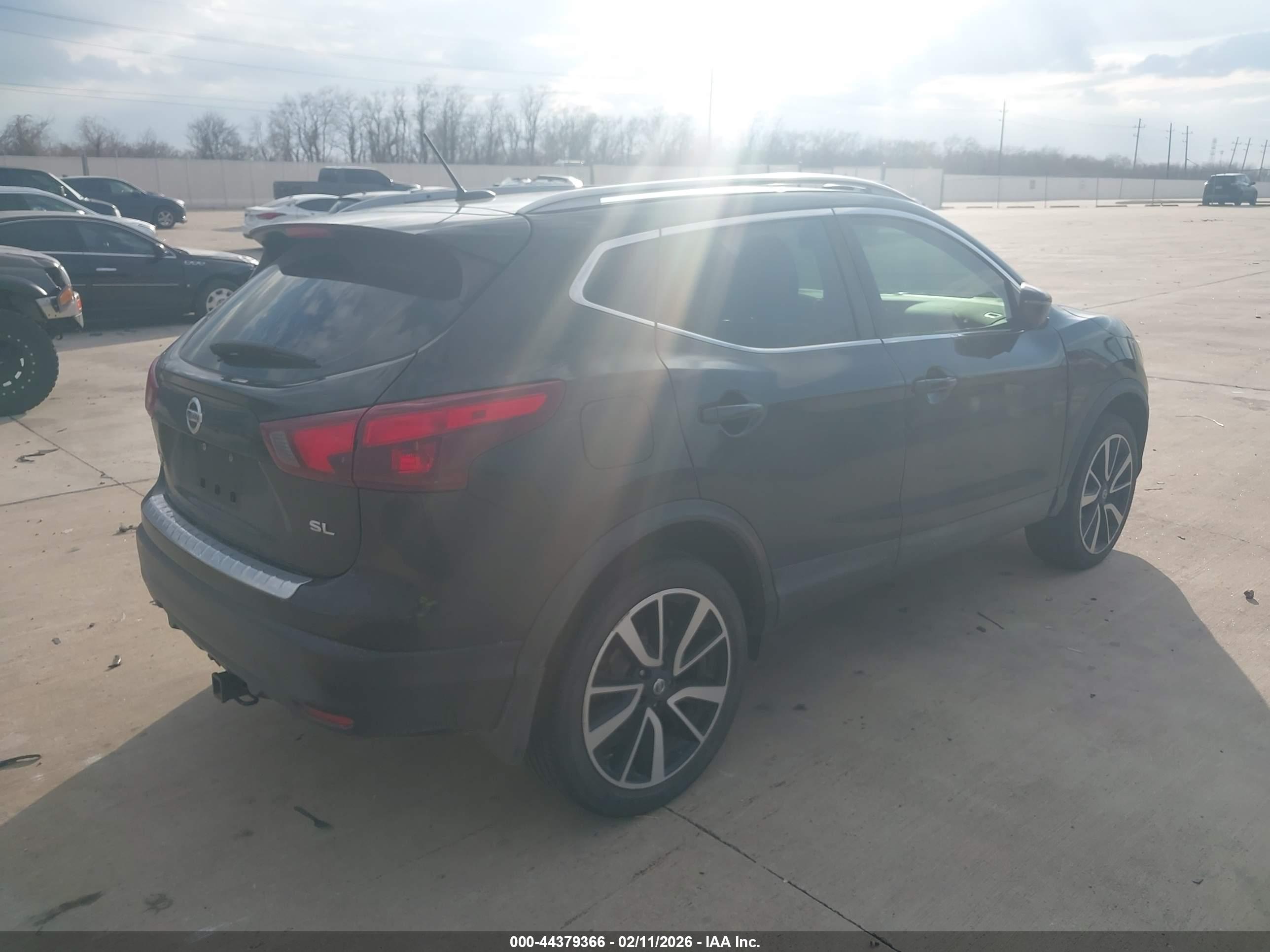 NISSAN ROGUE image 4