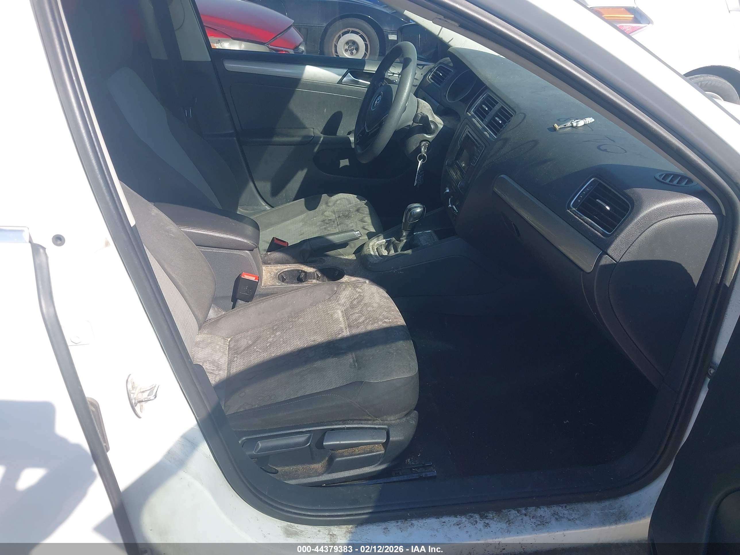 VOLKSWAGEN JETTA image 5