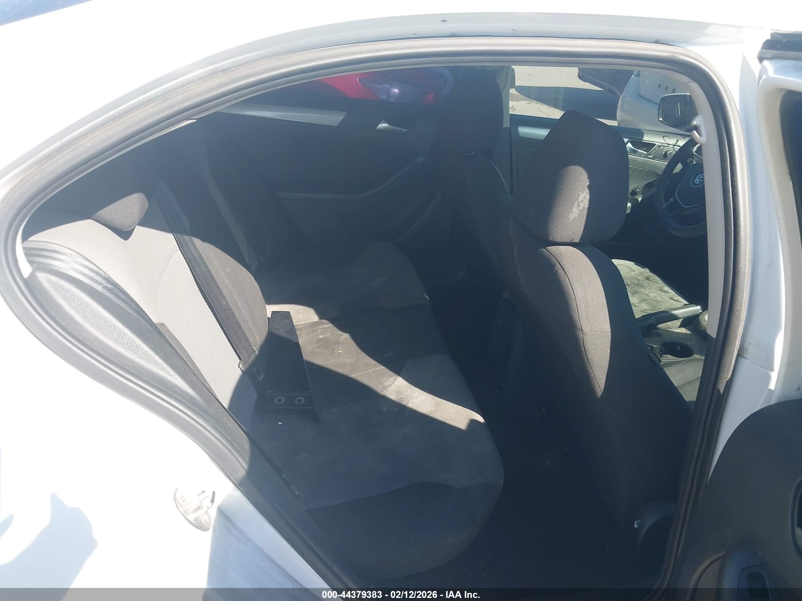VOLKSWAGEN JETTA image 8