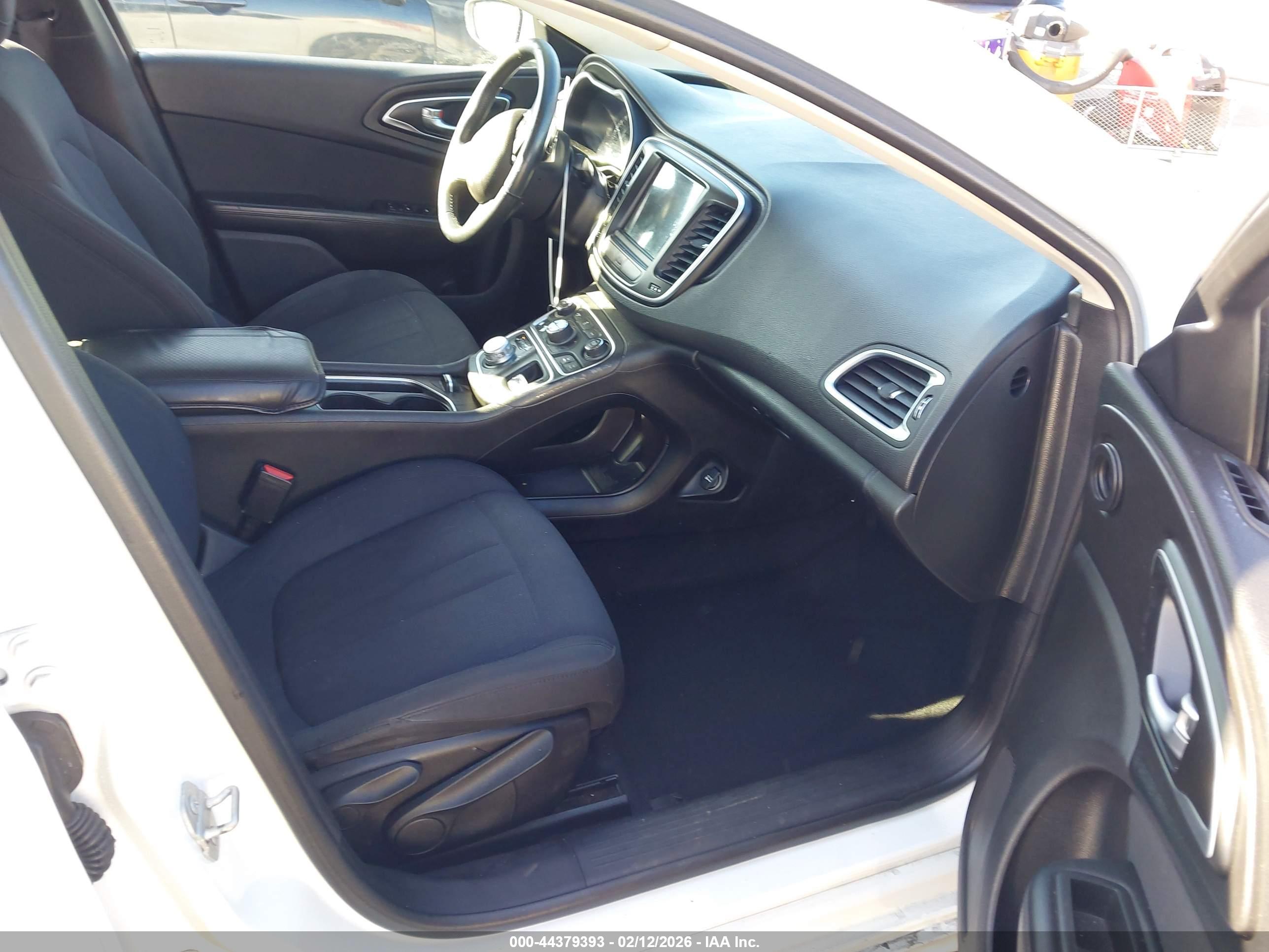 CHRYSLER 200 image 5