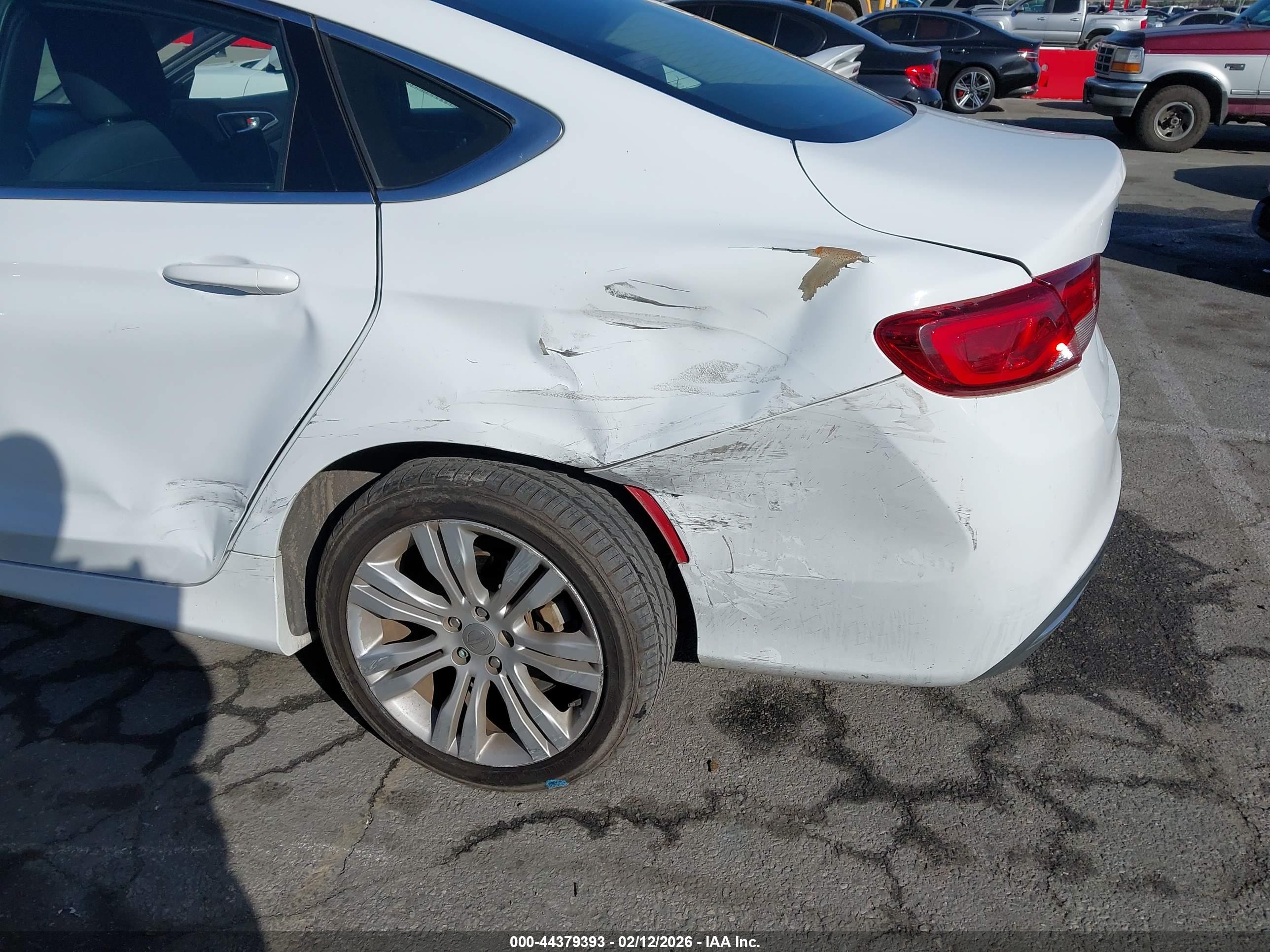 CHRYSLER 200 image 6