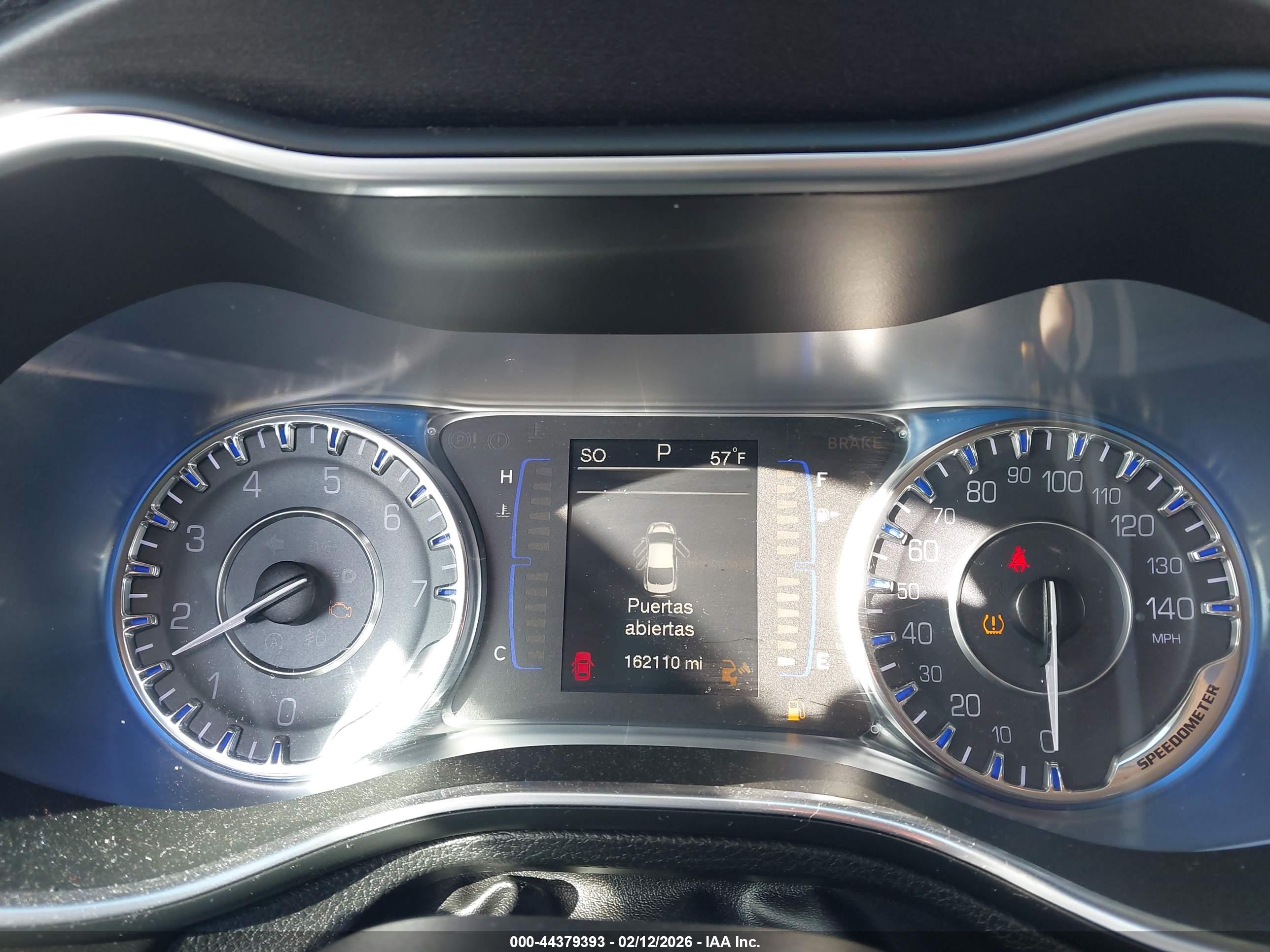 CHRYSLER 200 image 7