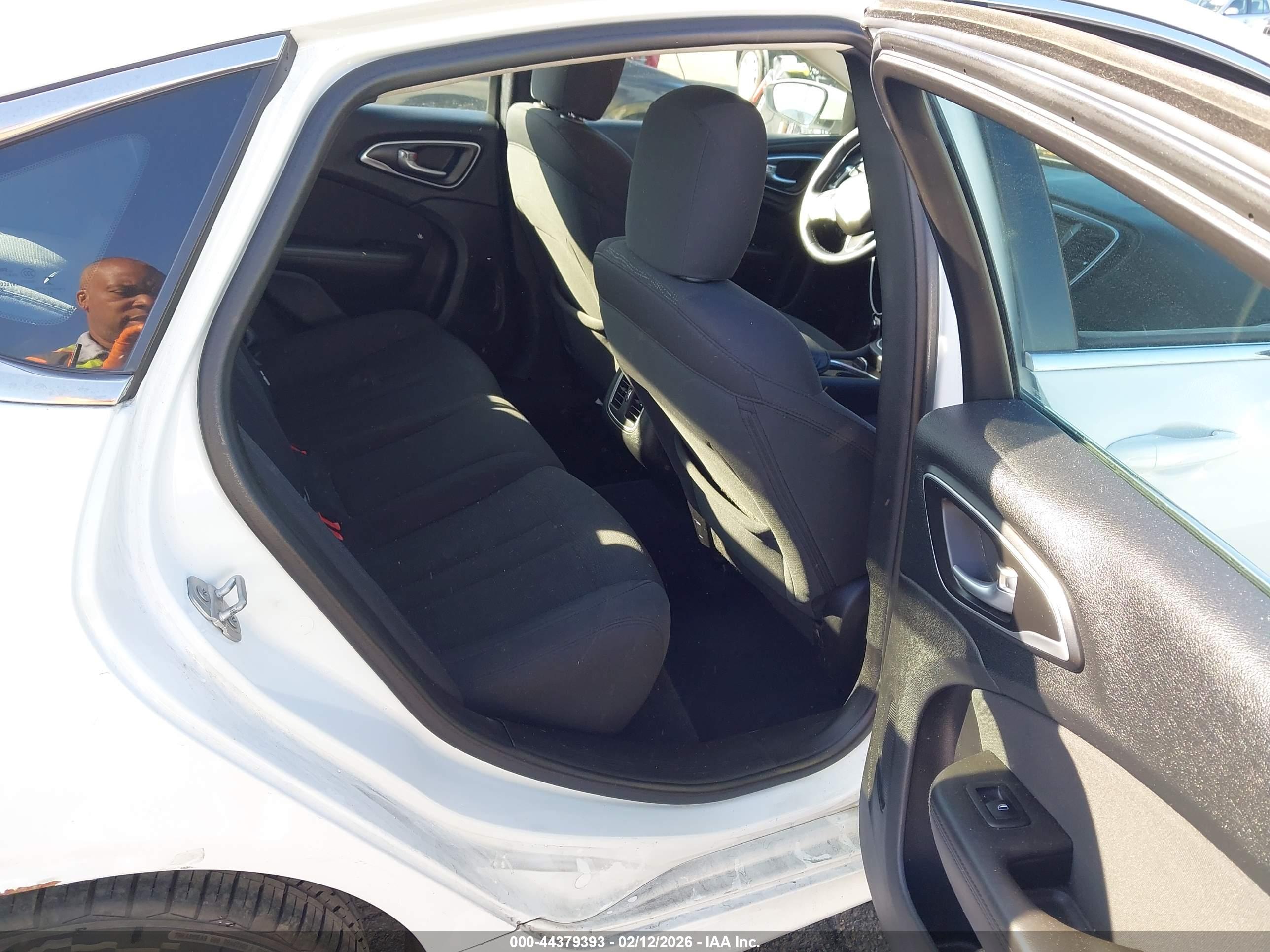 CHRYSLER 200 image 8