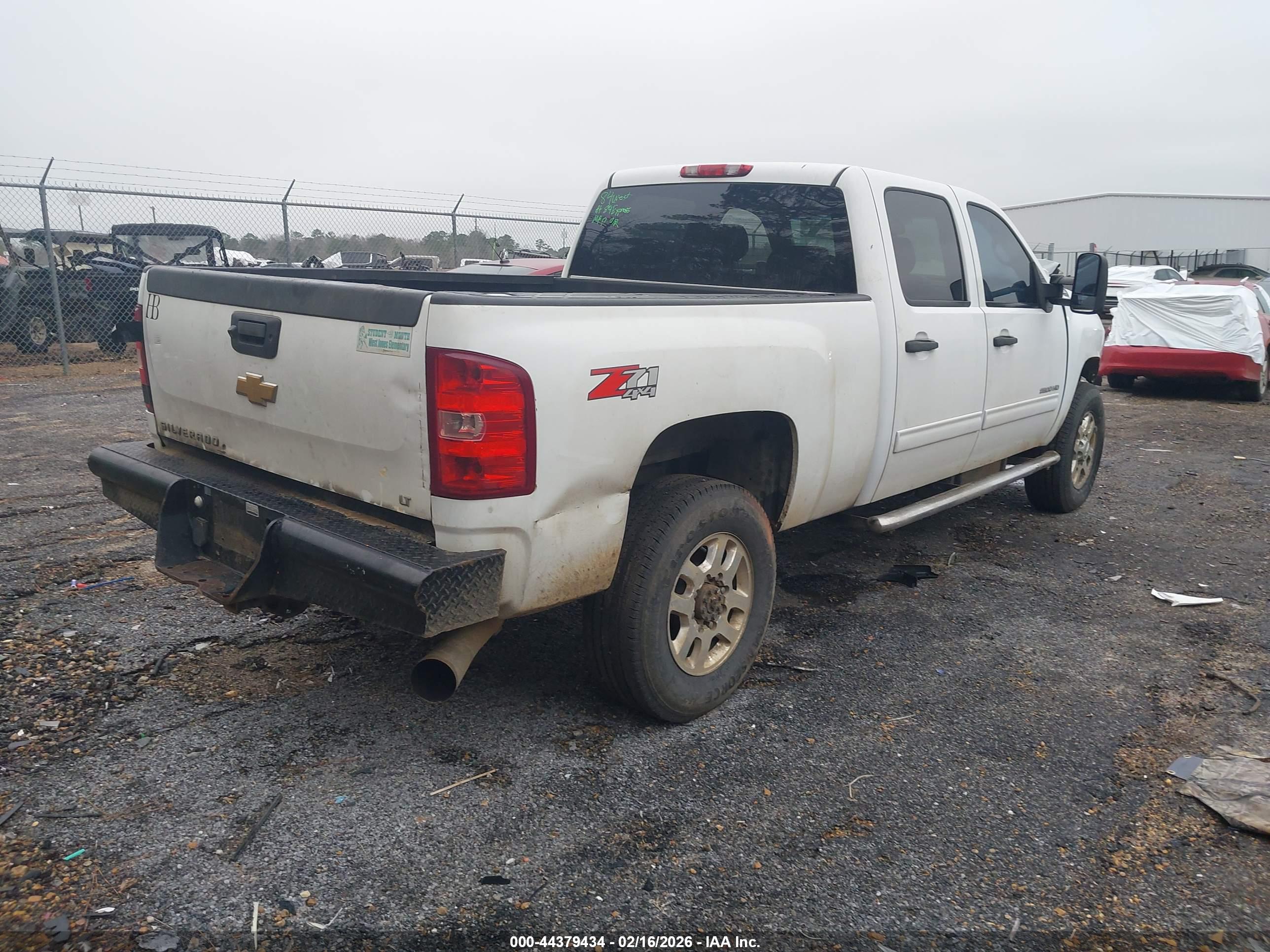 CHEVROLET SILVERADO image 4