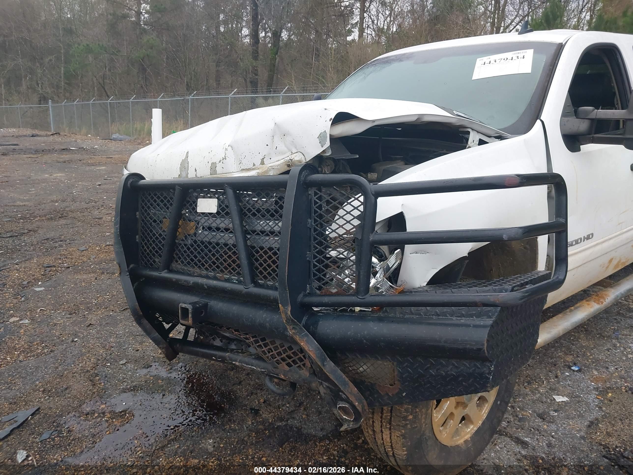 CHEVROLET SILVERADO image 6