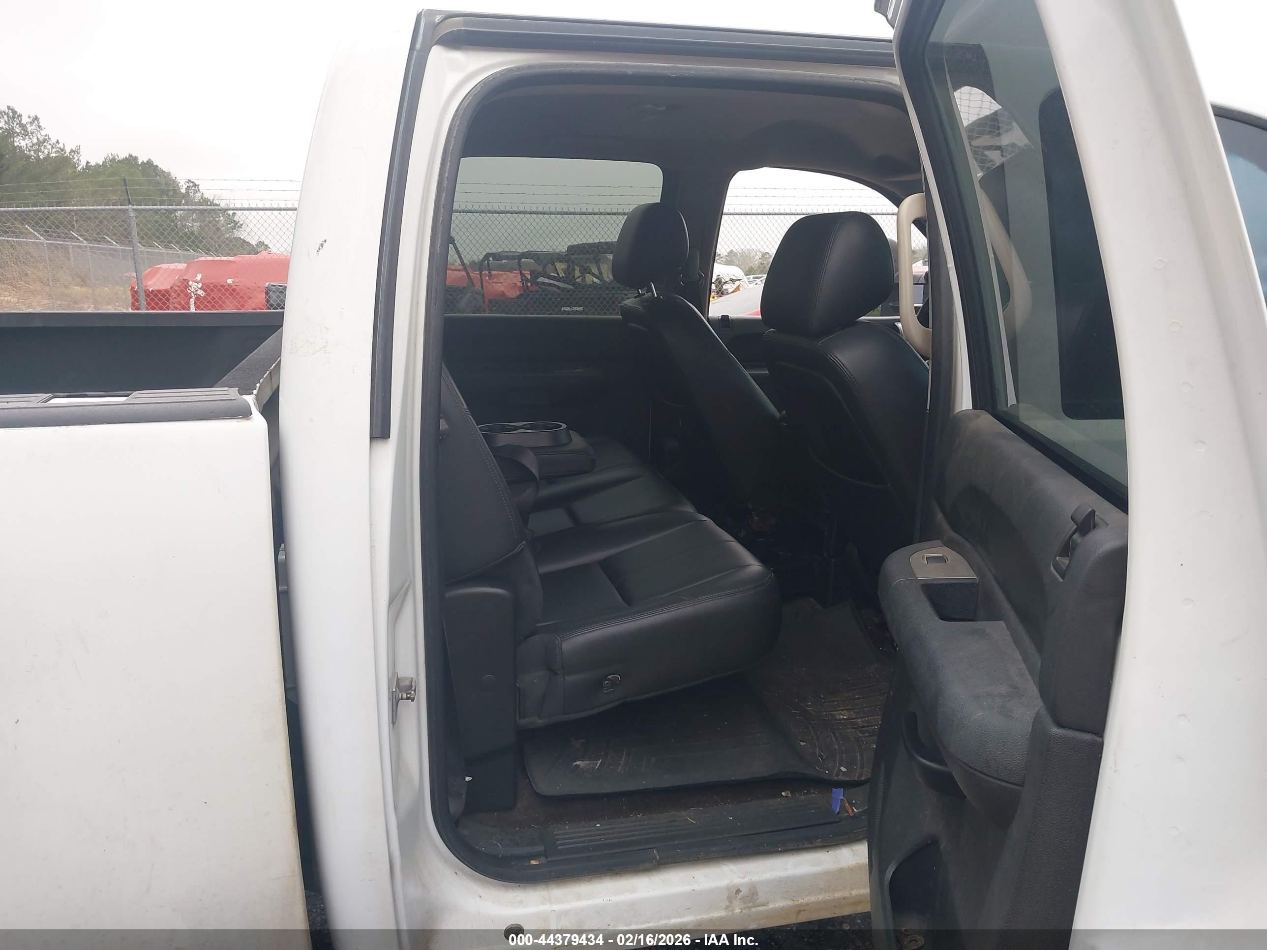 CHEVROLET SILVERADO image 8
