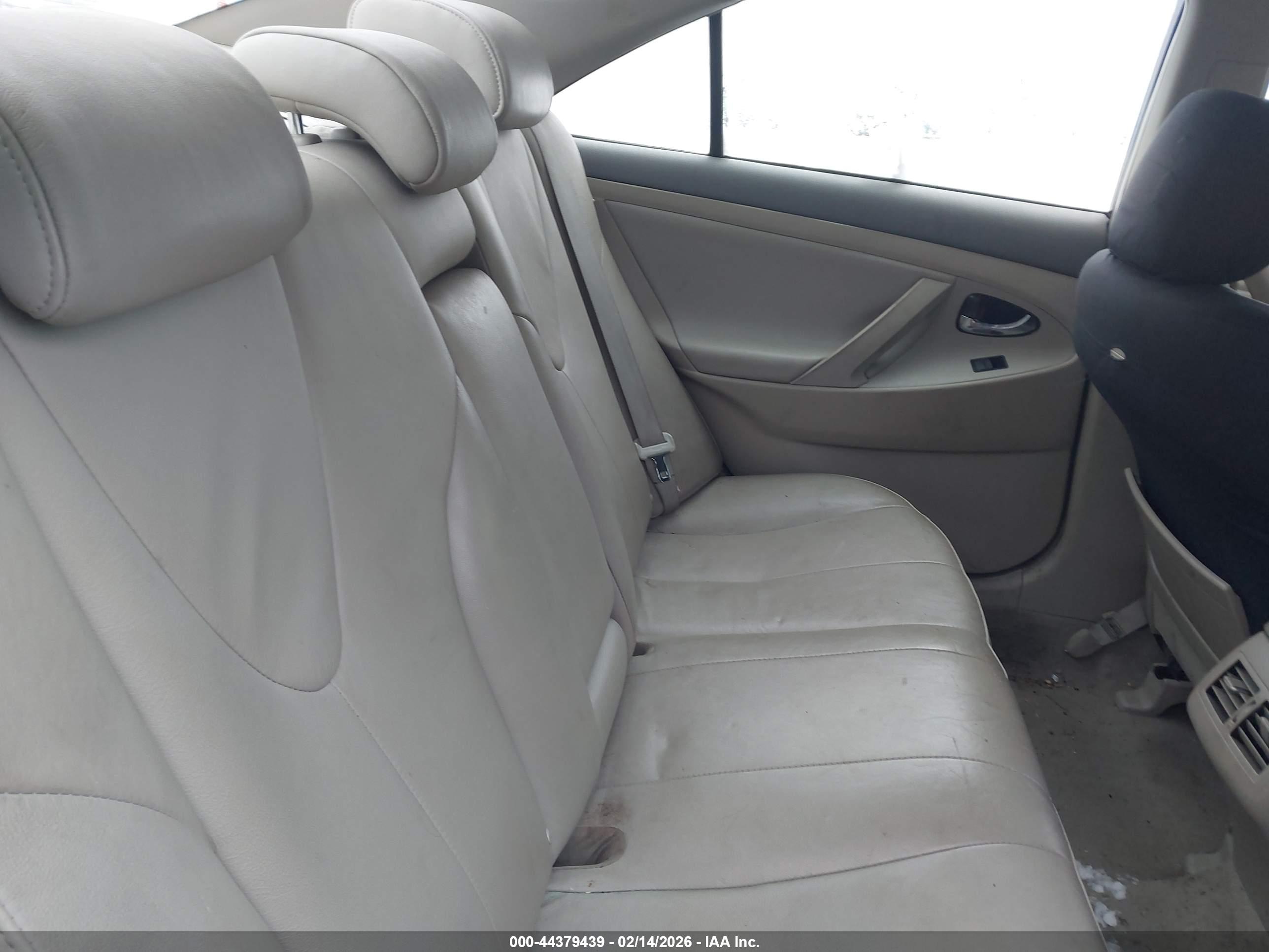 TOYOTA CAMRY image 8