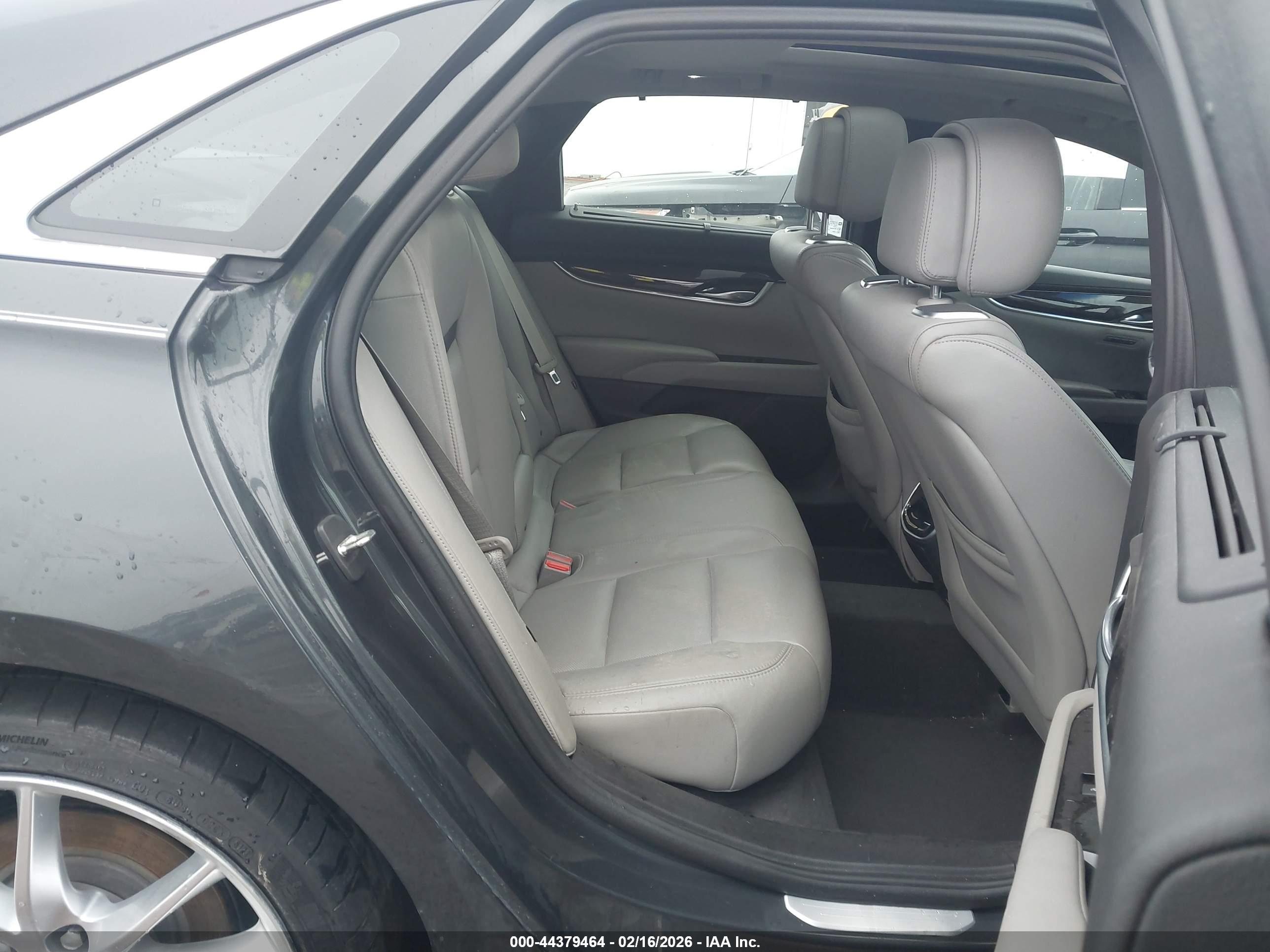 CADILLAC XTS image 8